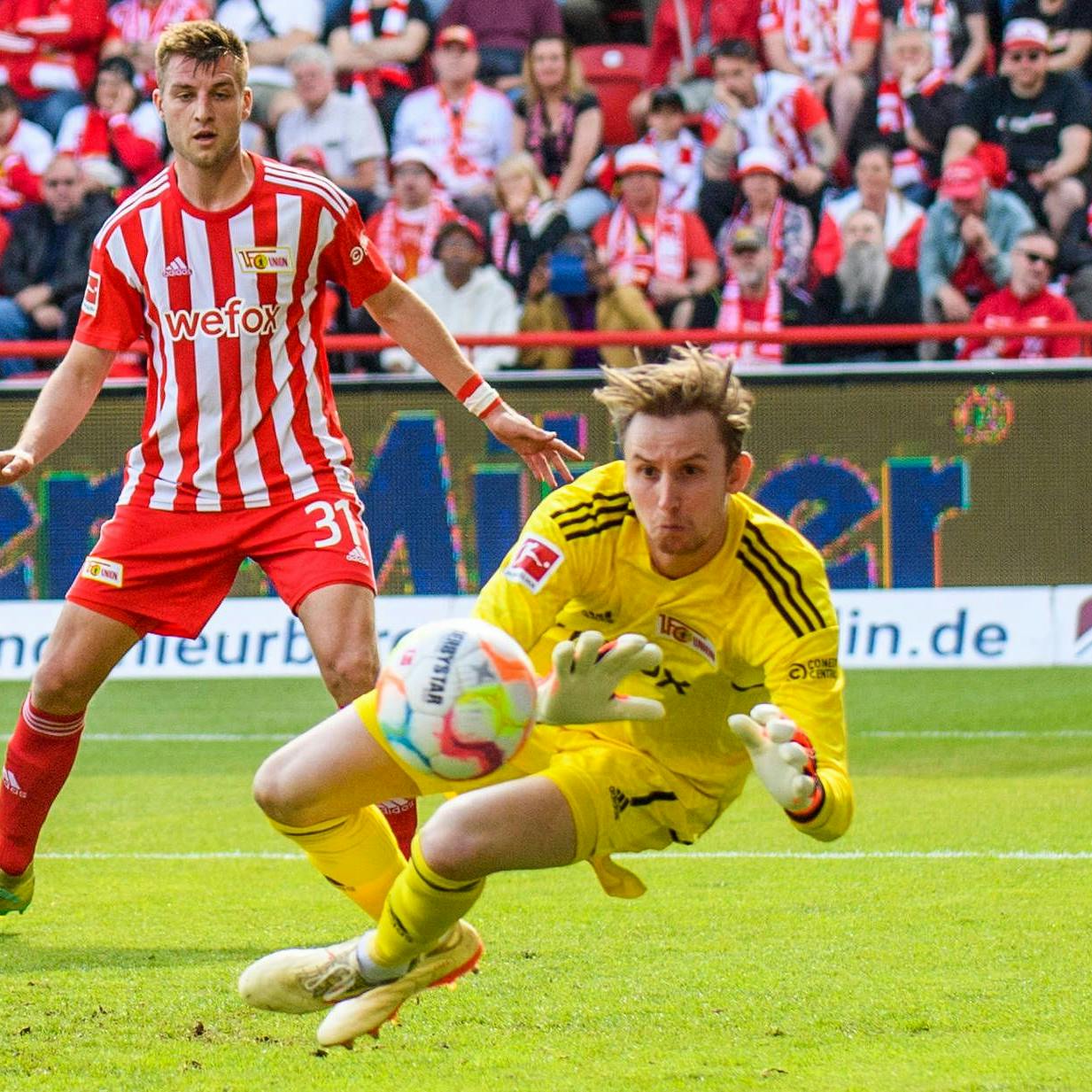 Frederik Rönnow wurde zum sicheren Rückhalt für Robin Knoche (l.) und Co beim 1. FC Union.