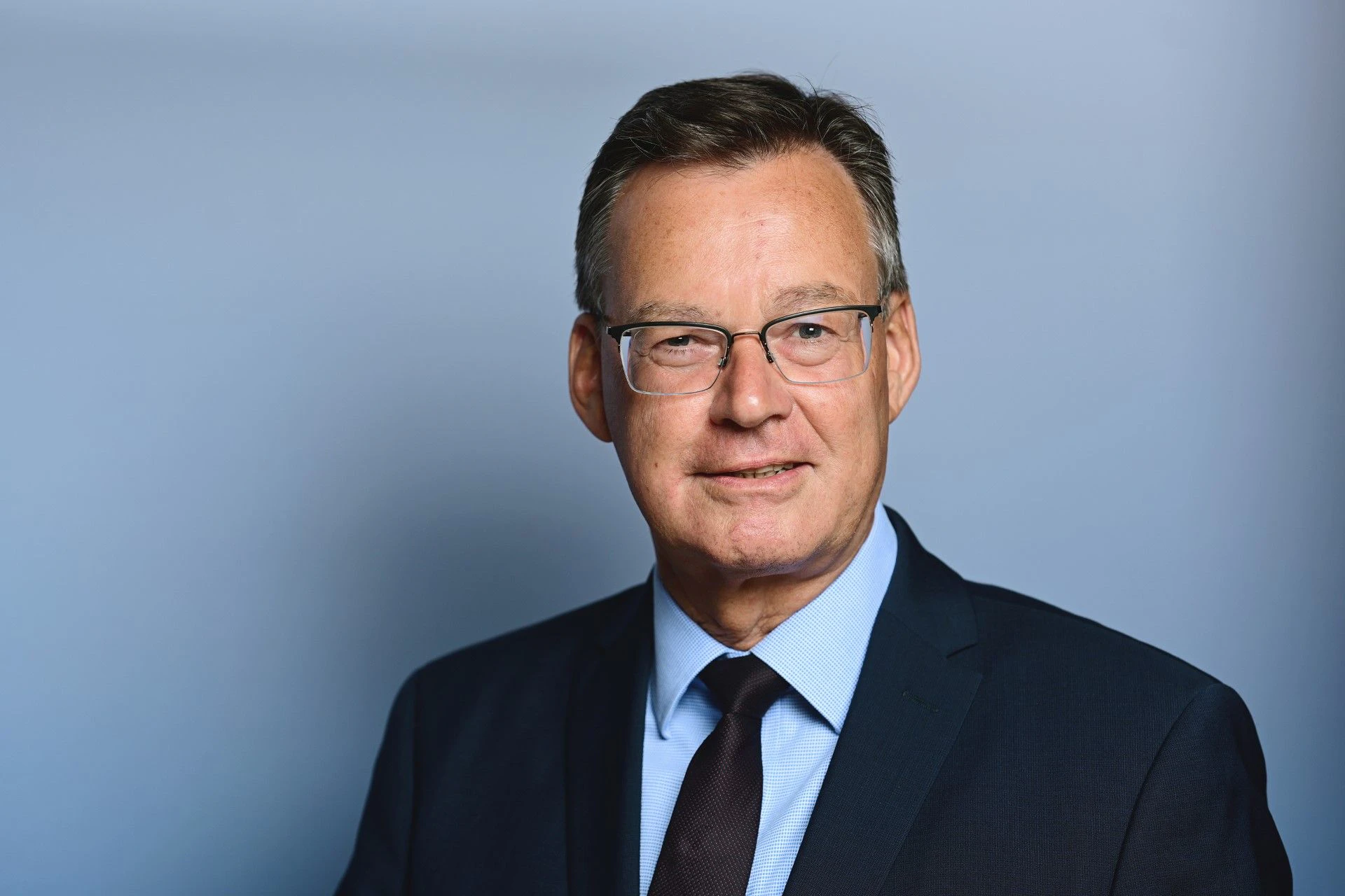 Zum Gesprächspartner