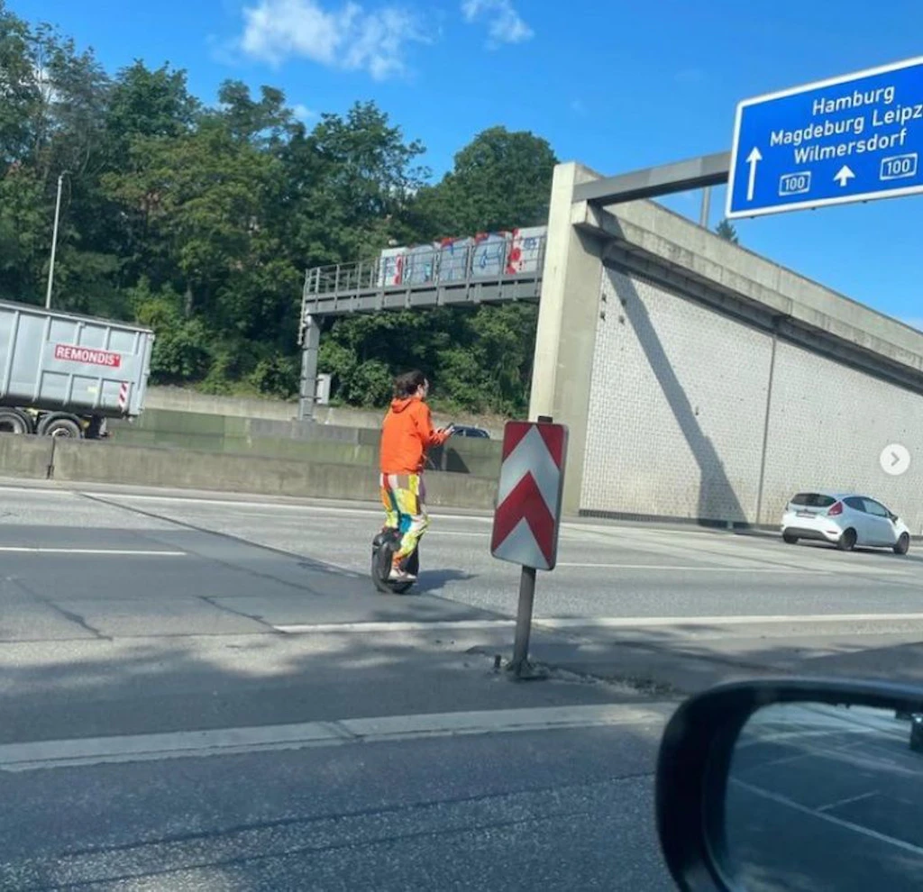 Mit dem Einrad auf die Stadtautobahn: Polizei zieht Berliner aus dem Verkehr