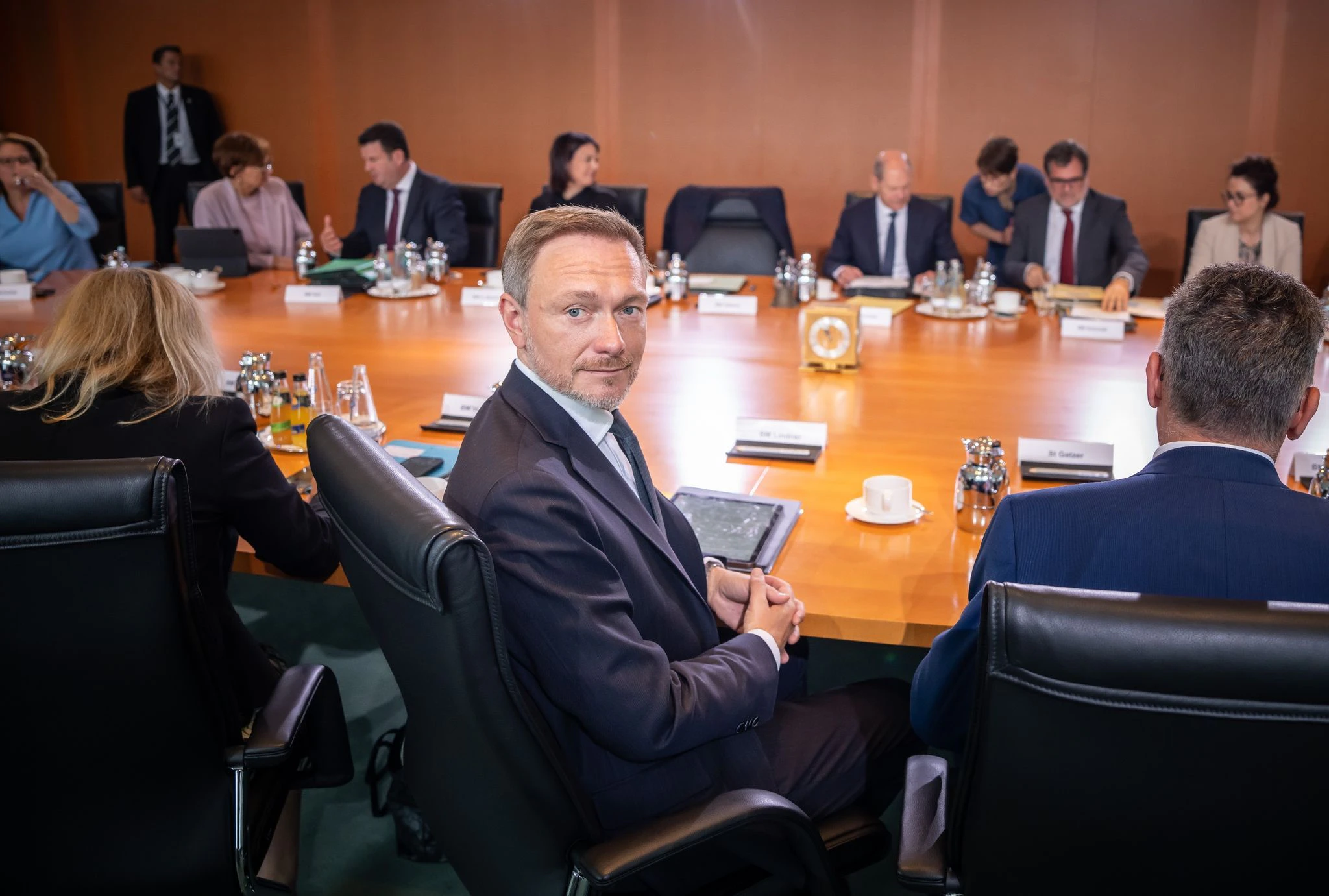 Bundesfinanzminister Christian Lindner vor Beginn der Sitzung des Bundeskabinetts im Kanzleramt.  