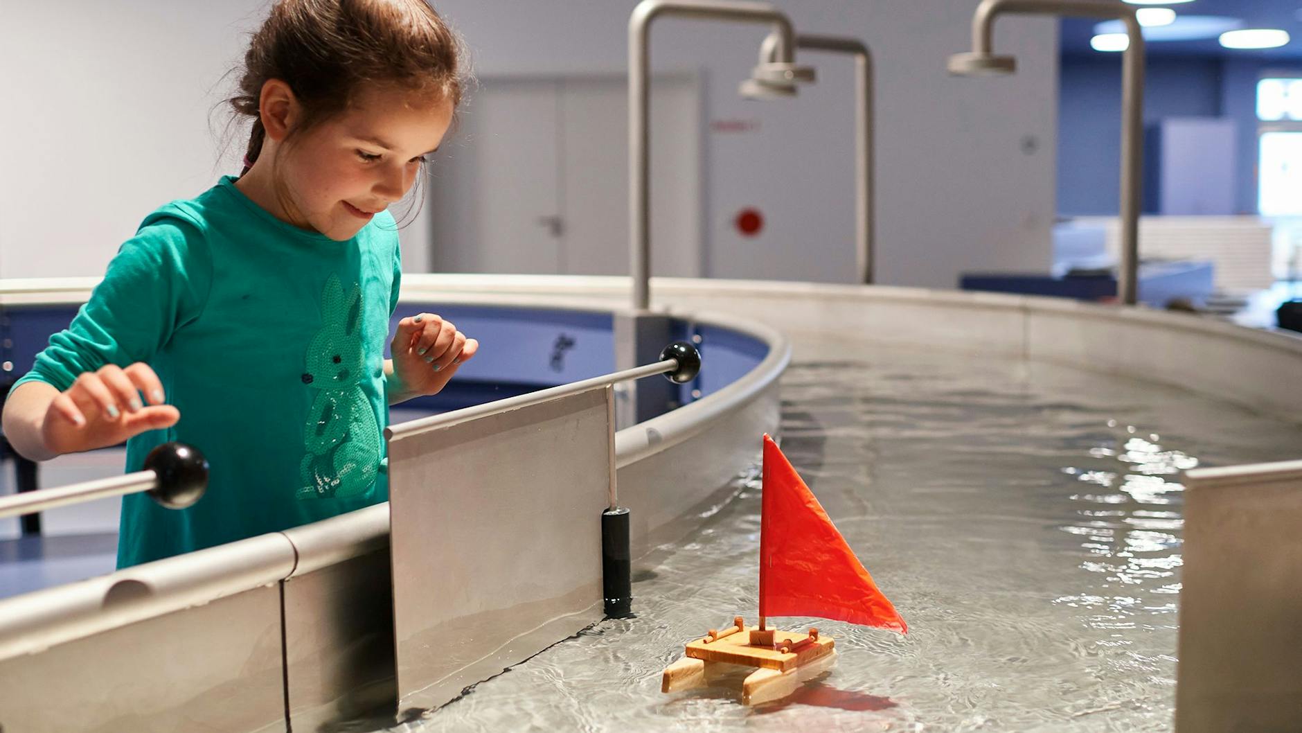 In der Kinderwelt des Jüdischen Museums kann man kleine Experimente machen.