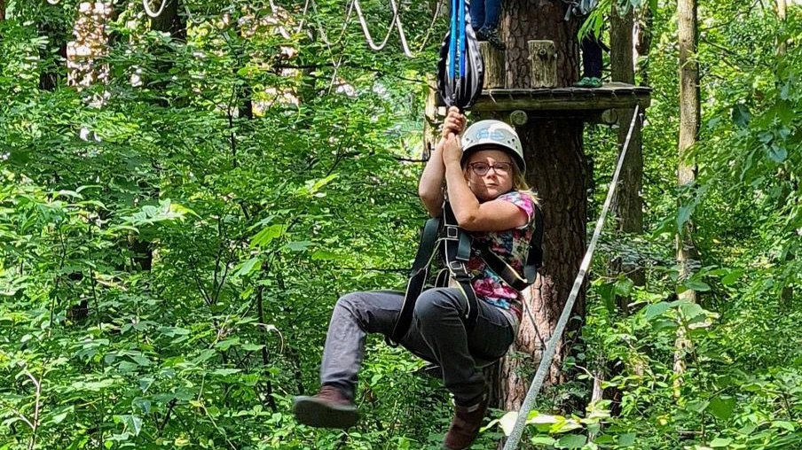 Spiel und Abenteuer stehen im Kletterwald im Vordergrund.