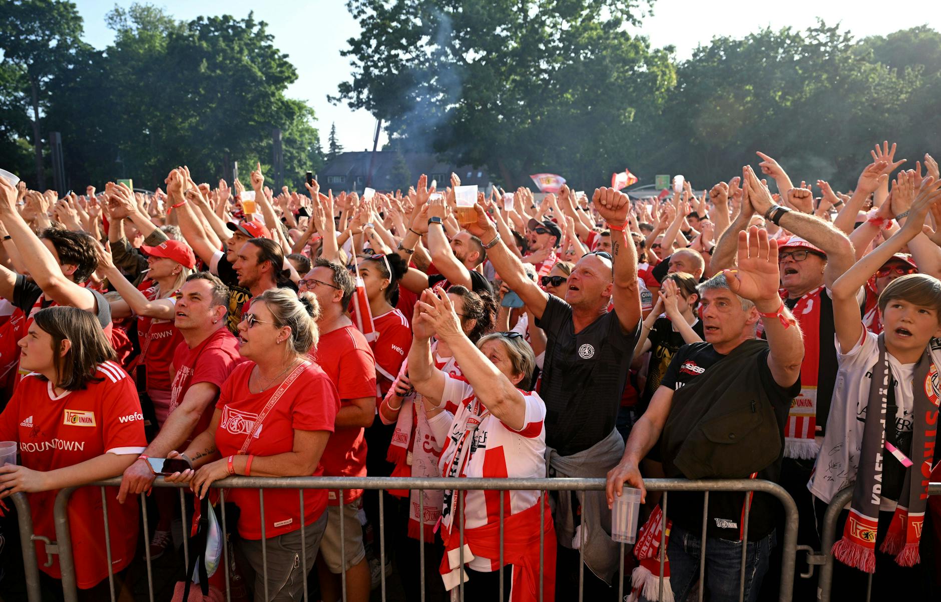 Nach dem 1:0 gegen Werder Bremen am letzten Spieltag der vergangenen Saison feiern tausende Unioner den Einzug in die Champions League.
