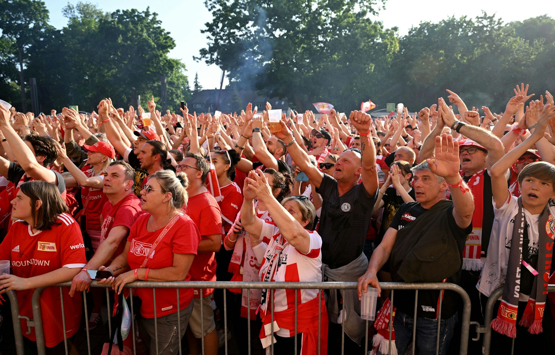 Nach dem 1:0 gegen Werder Bremen am letzten Spieltag der vergangenen Saison feiern tausende Unioner den Einzug in die Champions League.