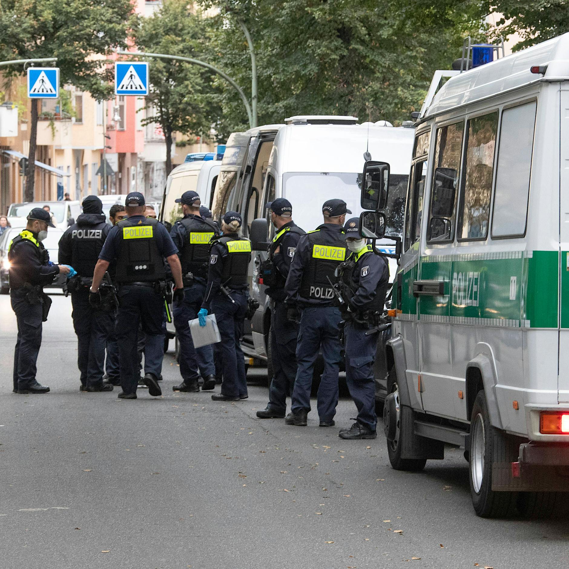 Razzia in Berlin: Betrug mit Corona-Testzentren vermutet, Shishatabak beschlagnahmt