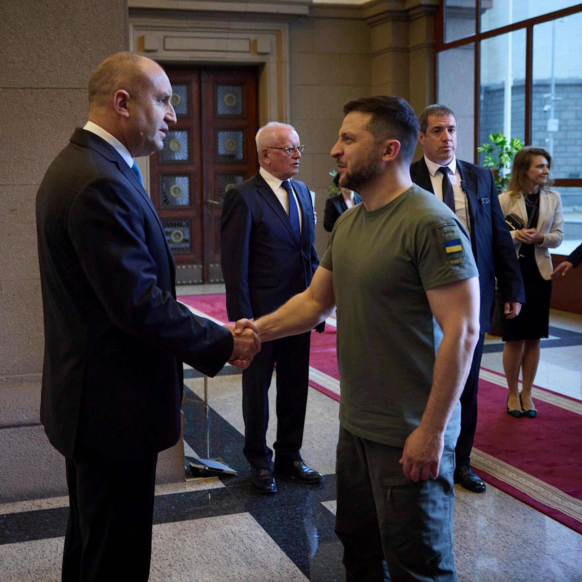 „Das ist definitiv ein Krieg“: Wolodymyr Selenskyj streitet mit bulgarischem Präsidenten Rumen Radew vor laufender Kamera