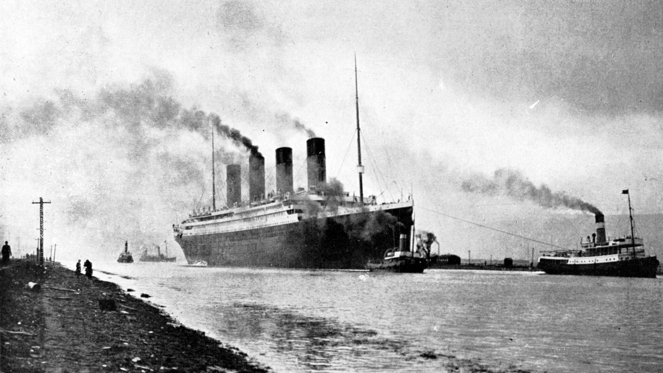 Die Titanic stieß auf ihrer Jungfernfahrt mit einem Eisberg zusammen und versank im Atlantik.