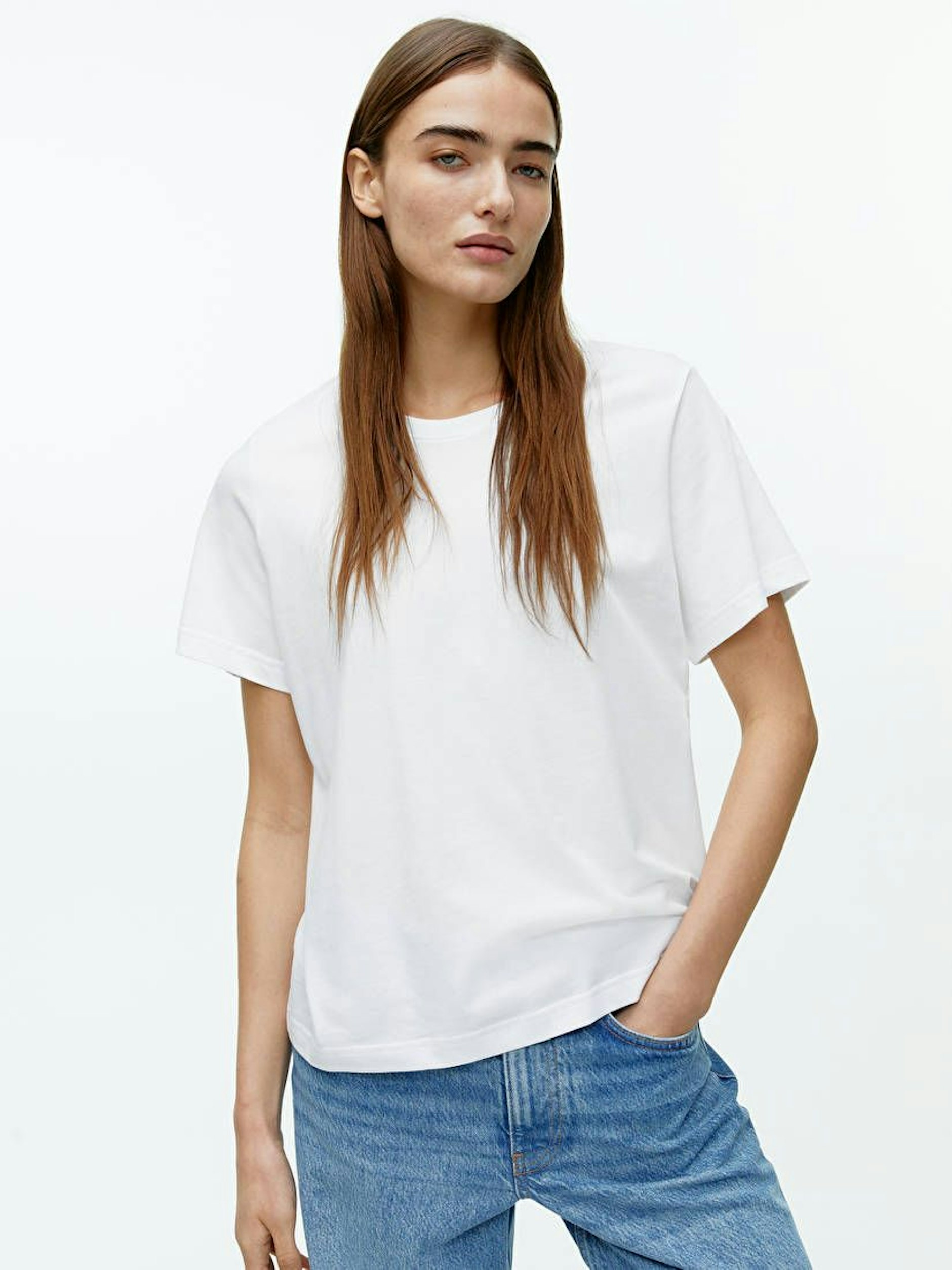 Der Oversized-Trend dominiert auch in dieser Saison das Modegeschehen. Für T-Shirts heißt das, der Schnitt muss kastig sein. Traditionell sind so nur die Modelle für Männer angelegt, doch inzwischen gibt es diese Form auch bei vielen Marken für Frauen.&nbsp;