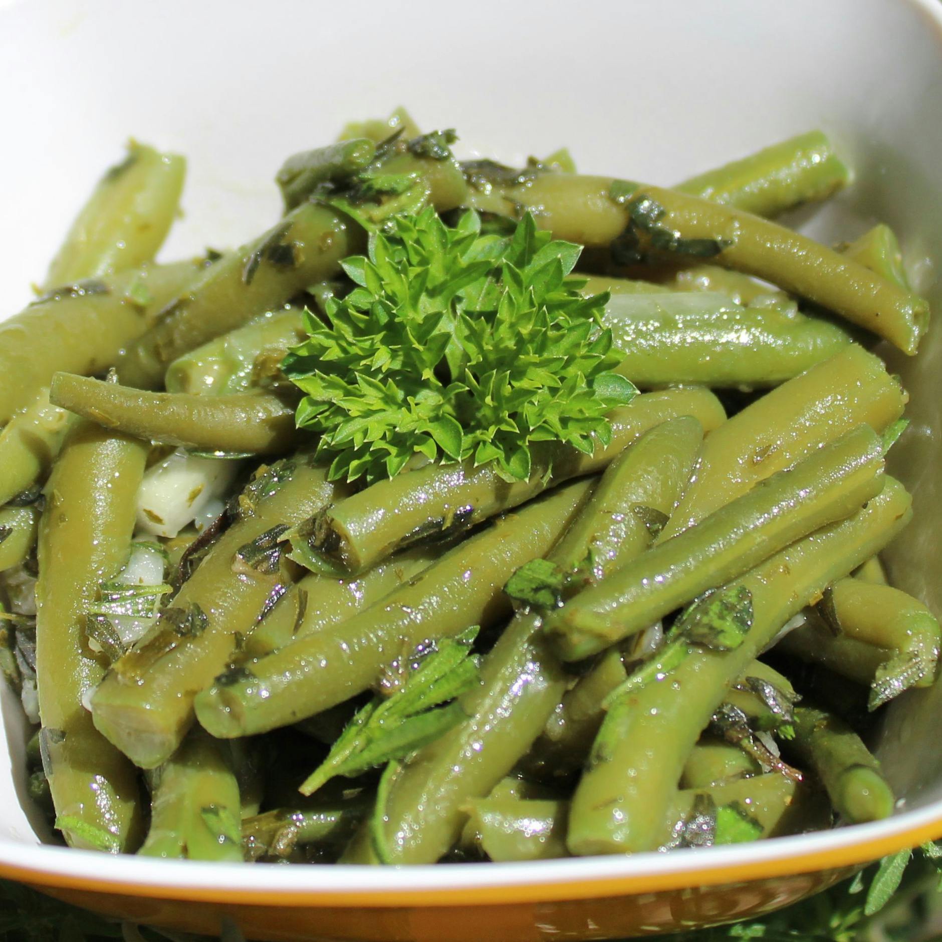 Lecker und frisch: Dieser köstliche Bohnensalat ist schnell gemacht - das Rezept stammt aus dem DDR-Kochbuch.