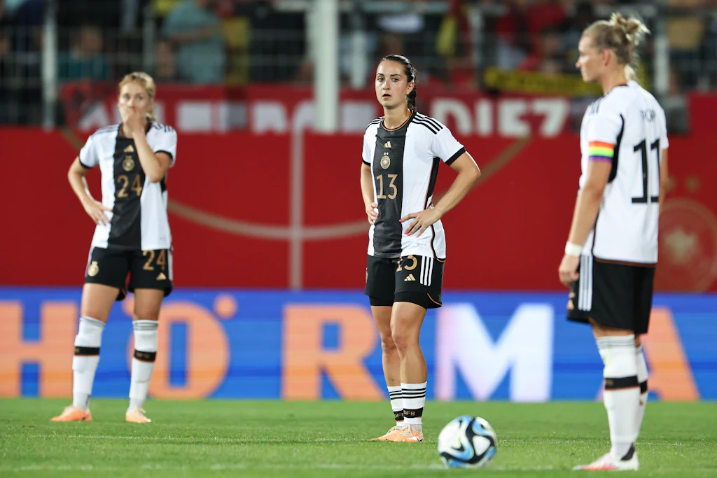 Was Denken Koreaner über Deutsche Frauen Peinlich: Wenige Tage vor der WM verlieren die deutschen Frauen gegen