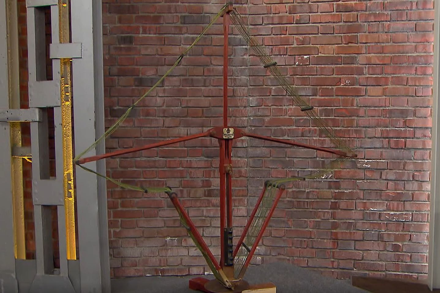 Die alte Antenne fasziniert die „Bares für Rares“-Händler.