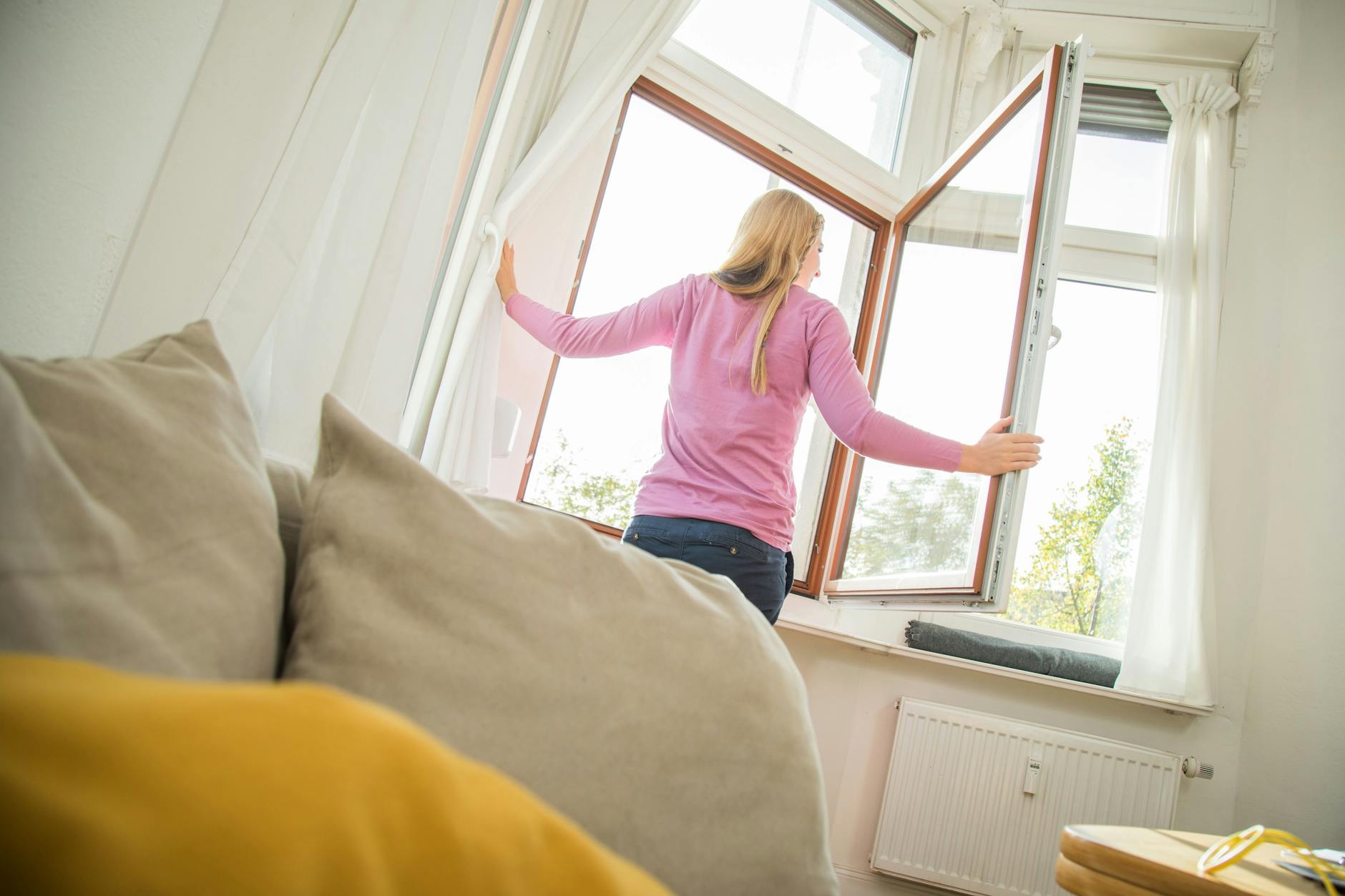 Wohnen: Sonnenschutz und Ventilator: So bleibt die Wohnung kühl