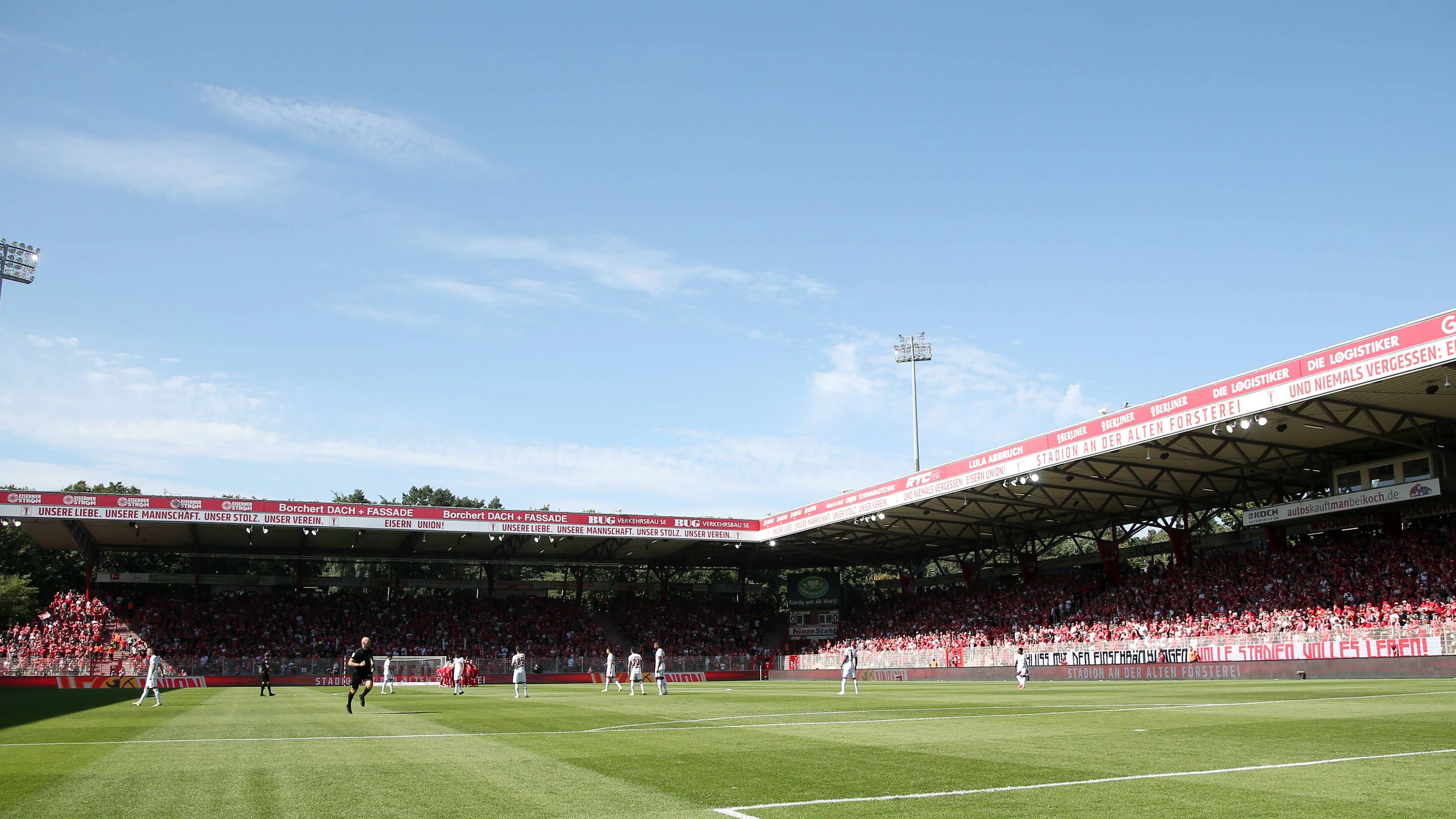 Da strahlt sogar (meistens) der Himmel, wenn der 1. FC Union in der Alten Försterei, dem Ballhaus des Ostens,&nbsp; aufdribbelt.