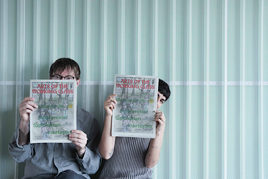Pauł Sochacki und Dalia Maini  mit ihrer Straßenzeitung „Arts of the Working Class“