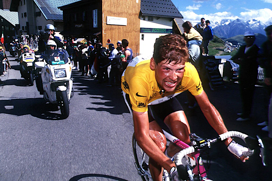 1997 erobert Jan Ullrich das Gelbe Trikot des Gesamtbesten und gibt es ins Ziel in Paris nicht mehr ab.