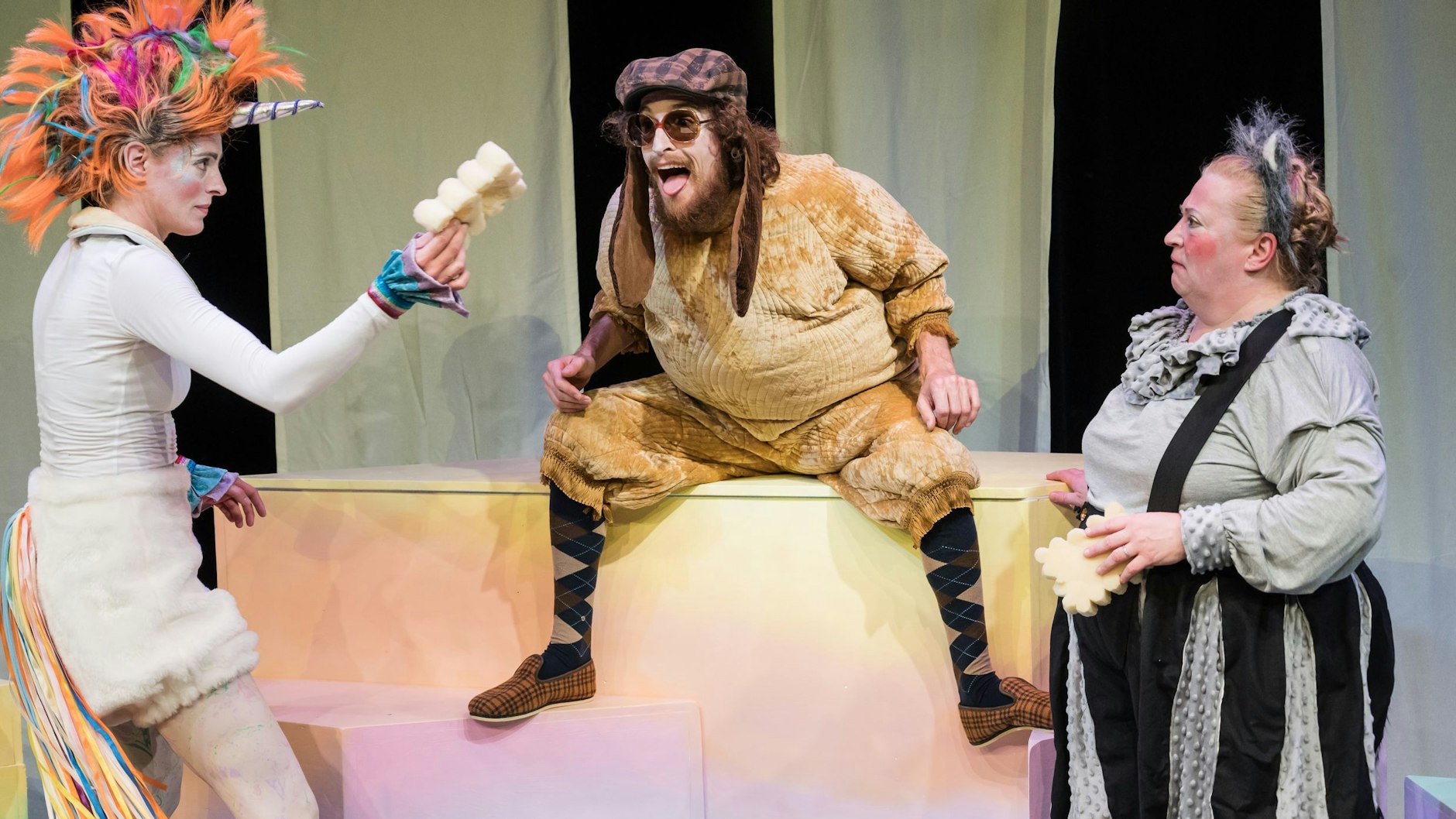 Das NEINhorn (l.) hat Probleme in einer Welt voller Ja-Sager. Am 11. August live im Luftschloss auf dem Tempelhofer Feld.