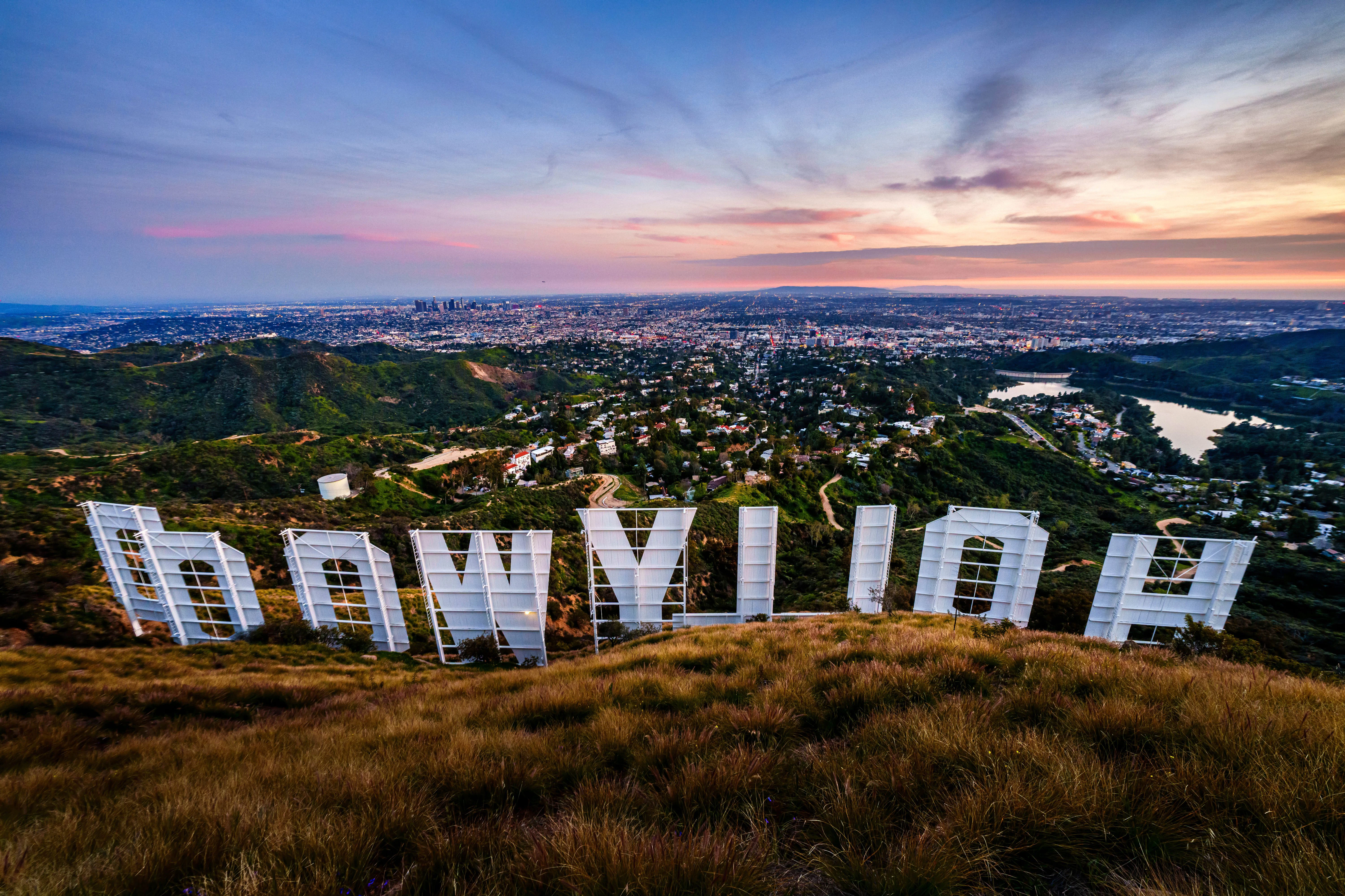 Blick auf L.A. Mittlerweile ist das Hollywood-Zeichen nicht mehr wegzudenken. Aber das Wahrzeichen hat bewegte und unsichere Zeiten hinter sich.