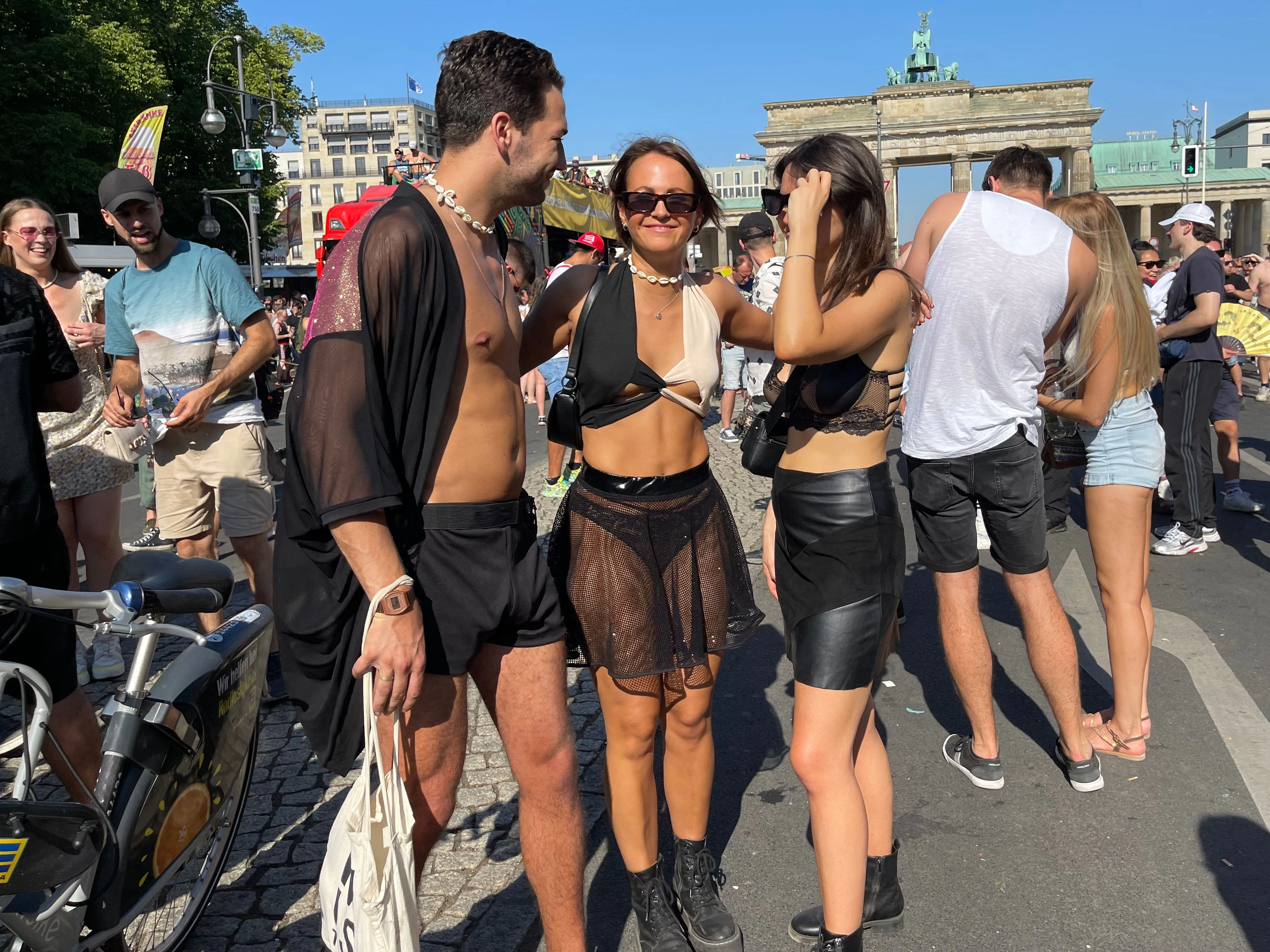 Bei Temperaturen von über 30 Grad im Schatten kamen die meisten in knapper Kleidung.&nbsp;