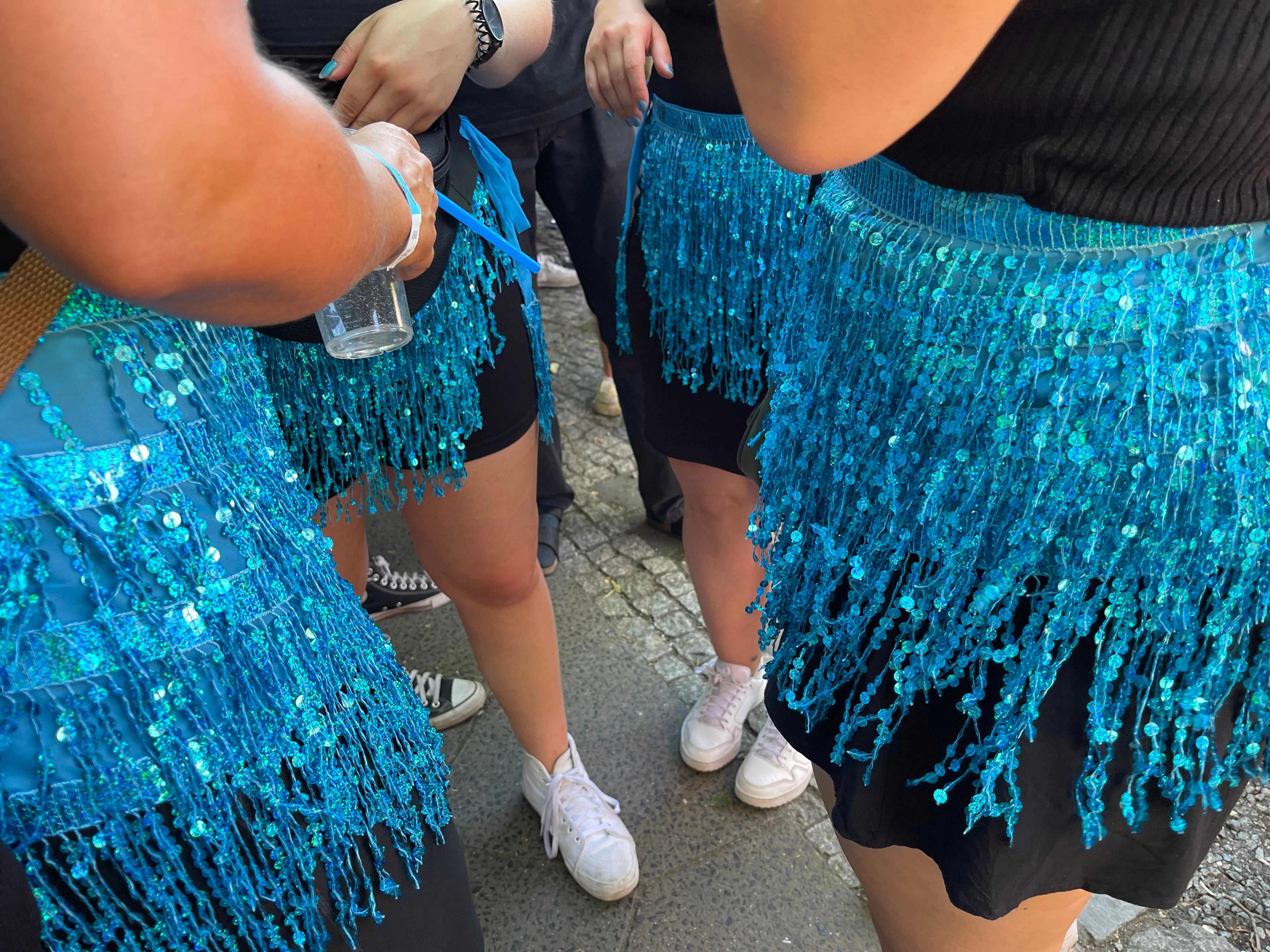 Funkemariechen-Vibes mit einer Prise Kölner Karneval – auf der Techno-Parade kann jeder anziehen, was er will.&nbsp;