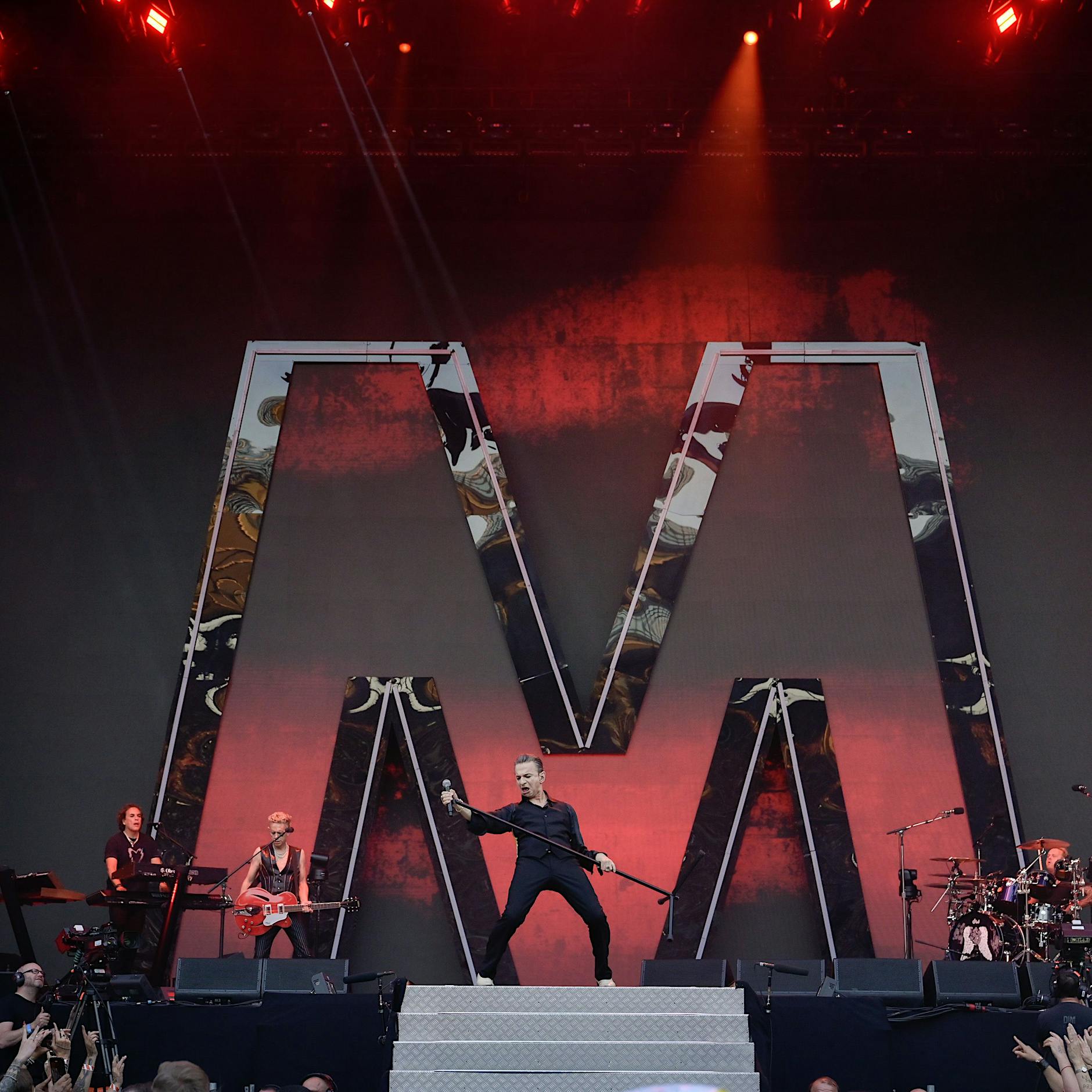 Depeche Mode im Berliner Olympiastadion: Hüftschwung, dem Tod zum Trotz