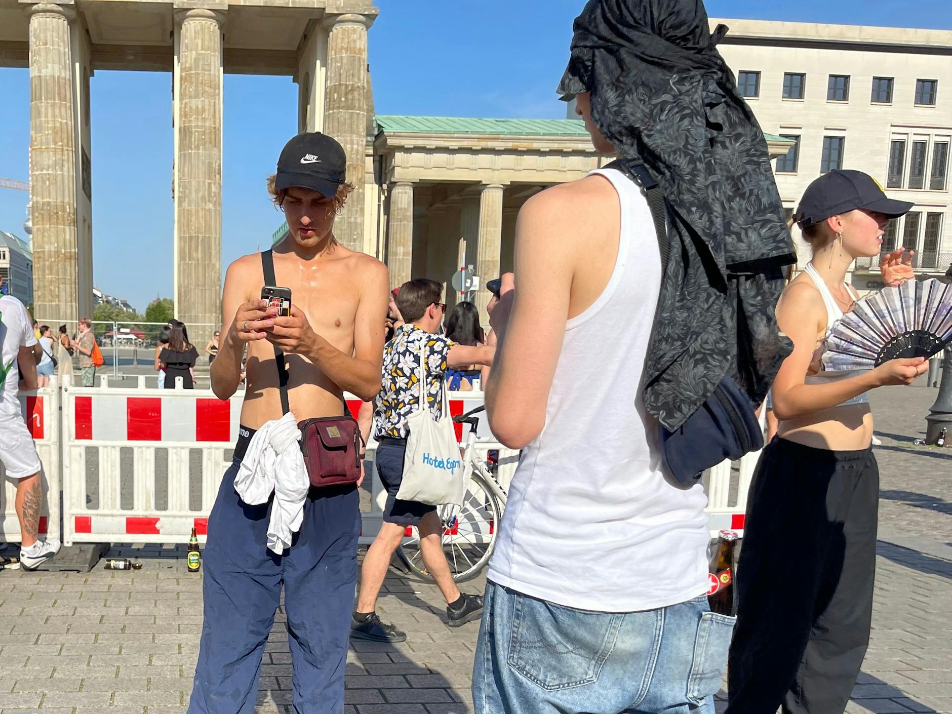 Oder ausziehen. Nacktheit ist hier heute kein Tabu.