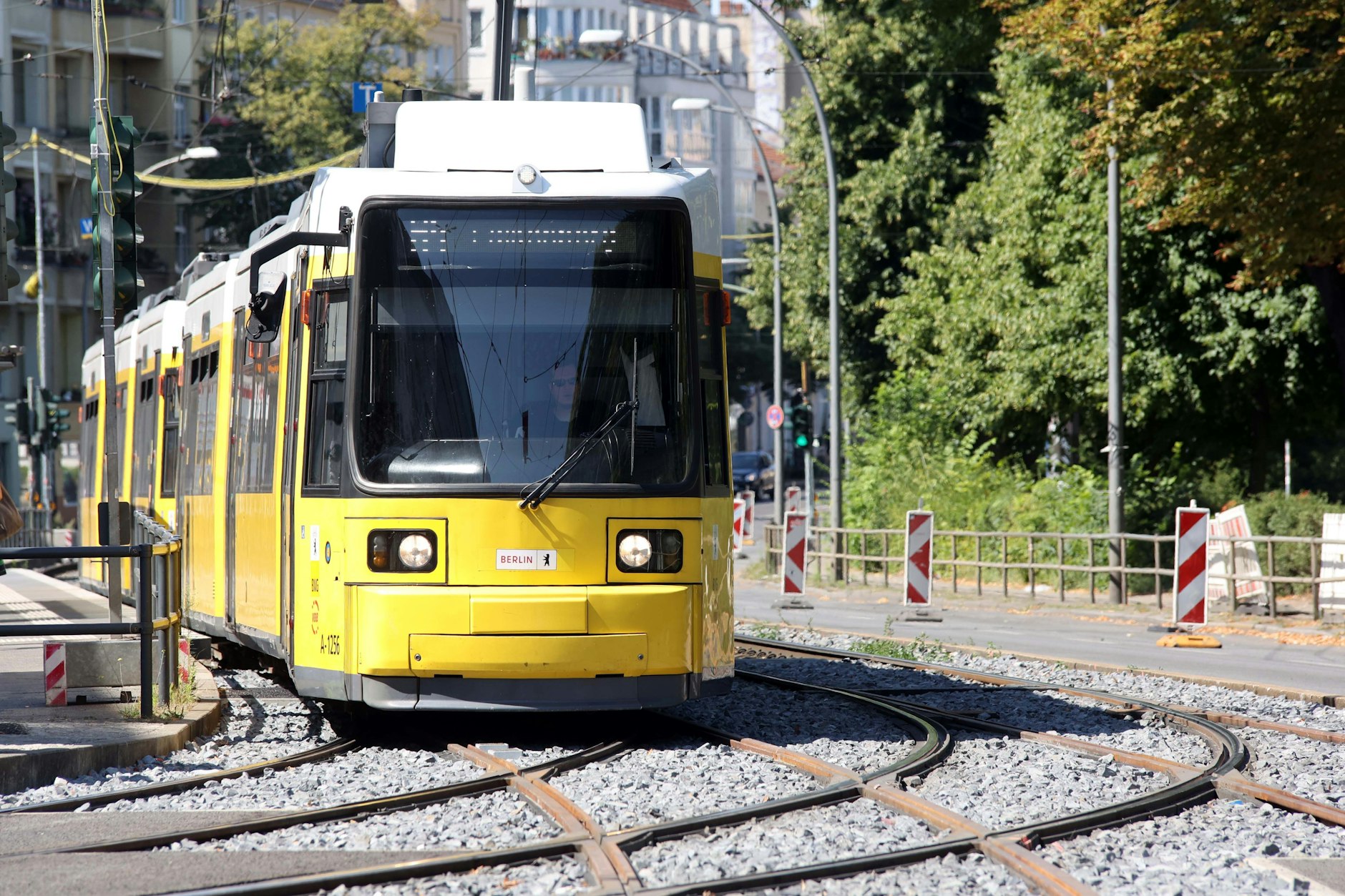 Eine Straßenbahn der Linie M4. Heute enden die Züge aus Hohenschönhausen am Hackeschen Markt. Nach bisheriger Planung fahren sie künftig zum Potsdamer Platz und zum Kulturforum.