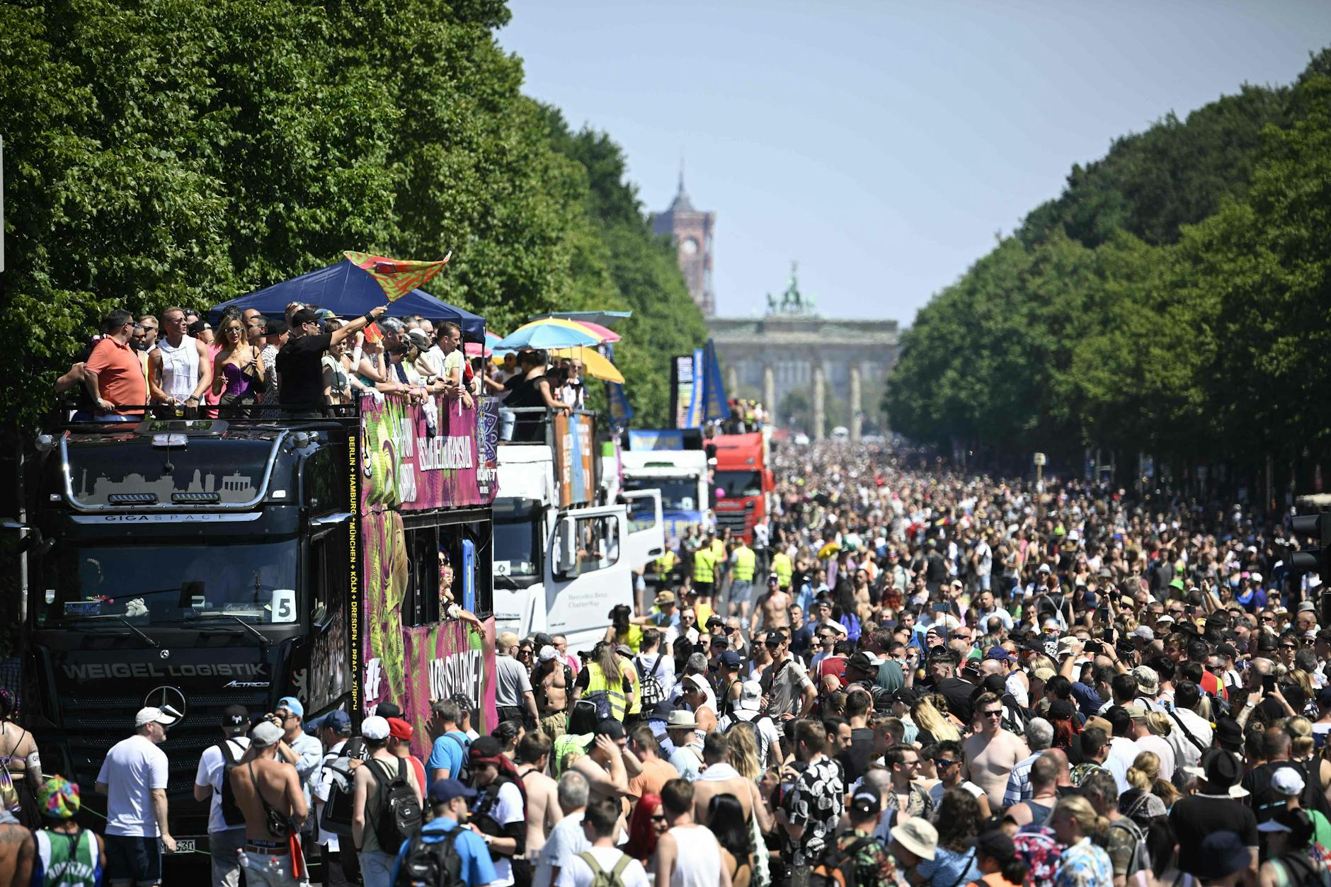 Die große Berliner Technoparade 2023 kurz vor dem Start