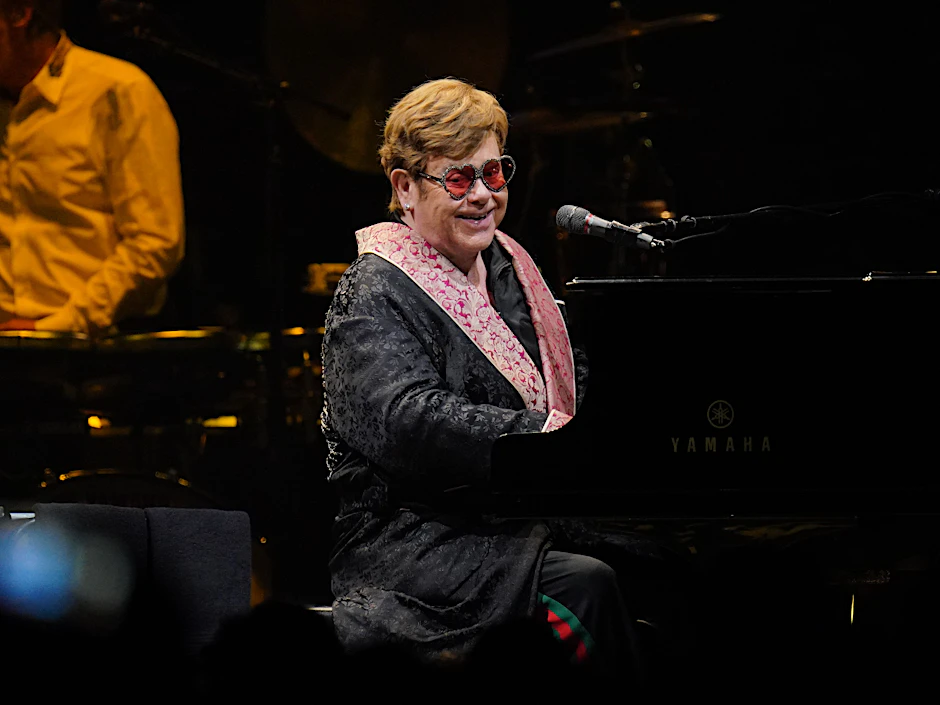 Elton John tritt bei seinem Konzert der Abschiedstournee "Farewell Yellow Brick Road" in der Tele2 Arena in Stockholm auf.