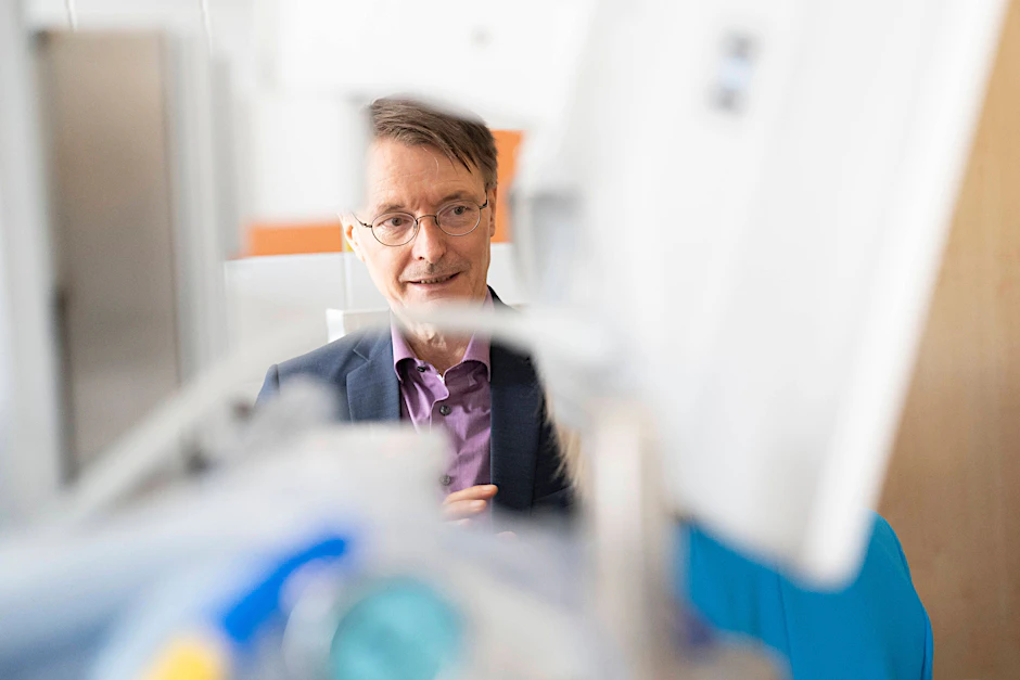 Einigung im Krankenhausstreit: Karl Lauterbach, Gesundheitsminister, im Integrierten Notfallzentrum im Marienkrankenhaus Hamburg. (Archivbild)