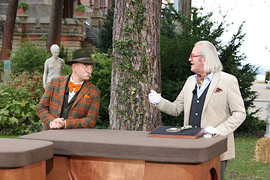 Horst Lichter und Albert Maier (rechts) während einer Open-Air-Sondersendung von „Bares für Rares“.
