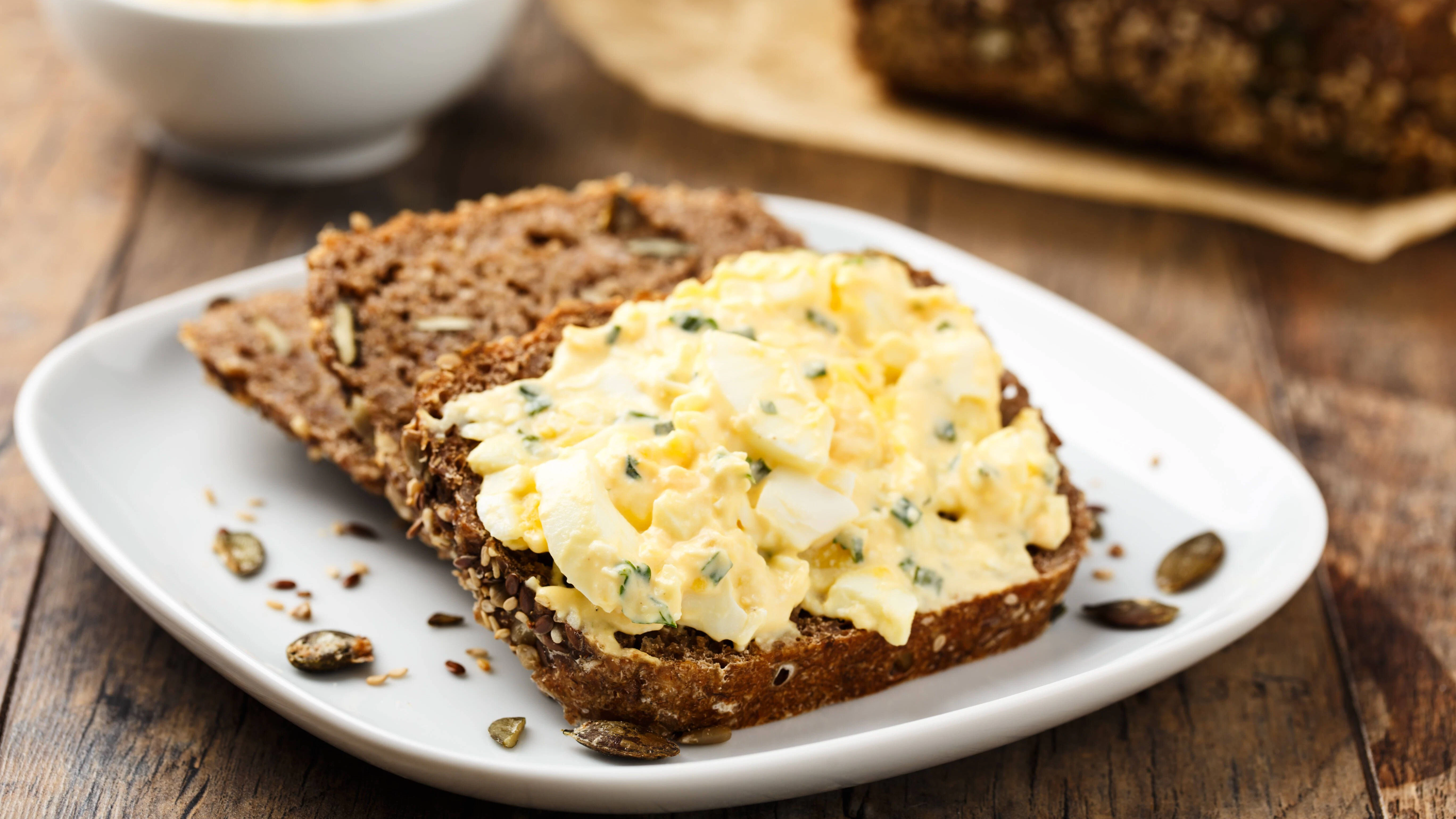 Leckeres Rezept: Eiersalat schmeckt auf Brot einfach hervorragend.