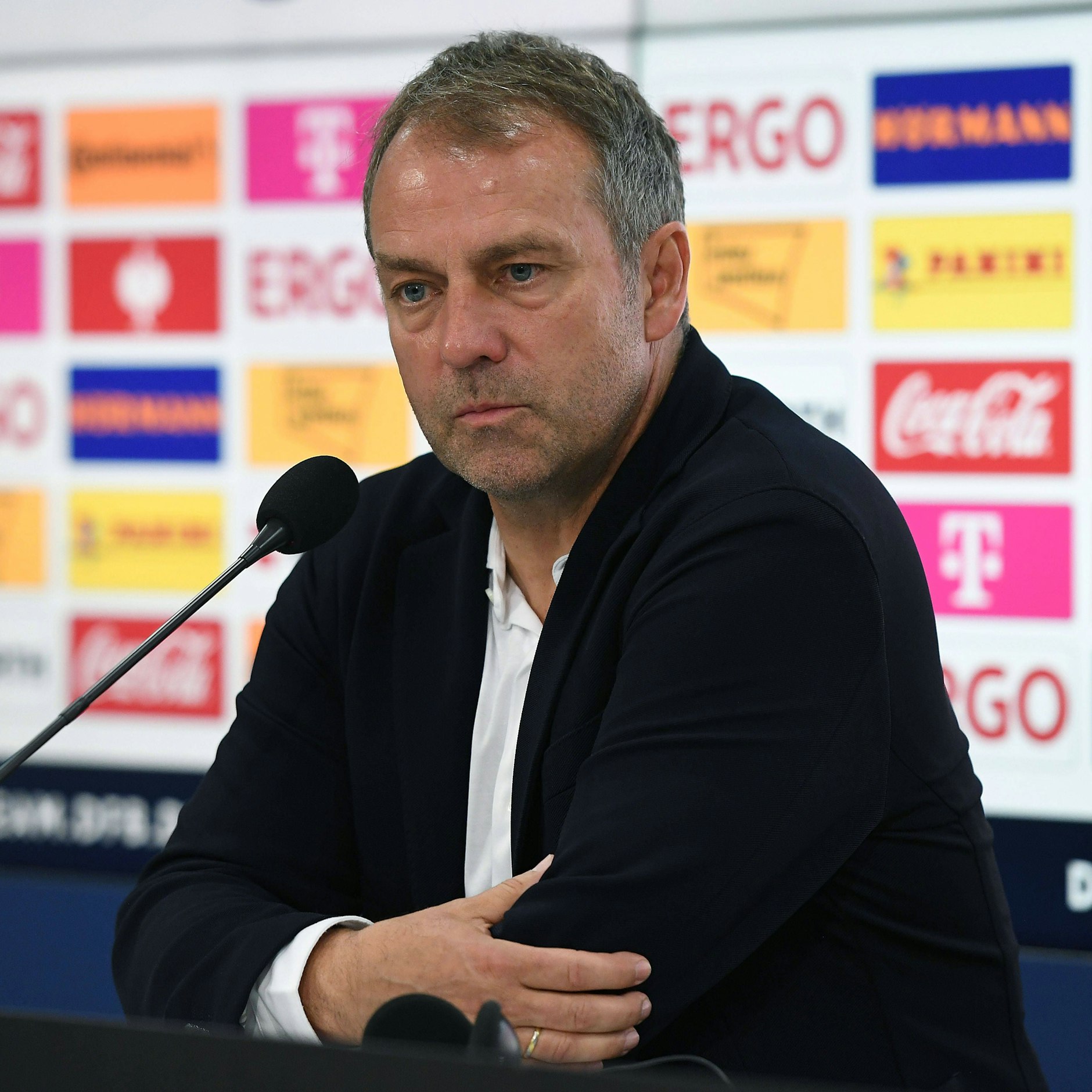 Bundestrainer Hansi Flick steht in der Kritik. Unter ihm ist kein Fortschritt in der Nationalmannschaft zu sehen.