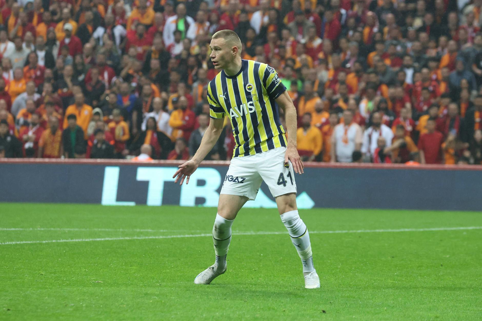 Ungarns Nationalspieler Attila Szalai von Fenerbahce Istanbul soll die Abwehr des 1. FC Union verstärken.