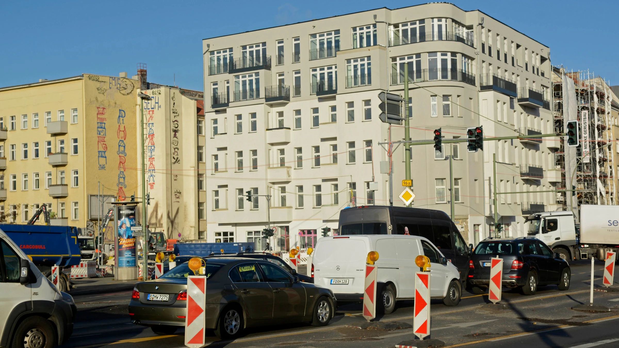 An der Baustelle Elsenbrücke ist immer Stau. Auch ohne den Wasserrohrbruch, der jetzt dazukommt.