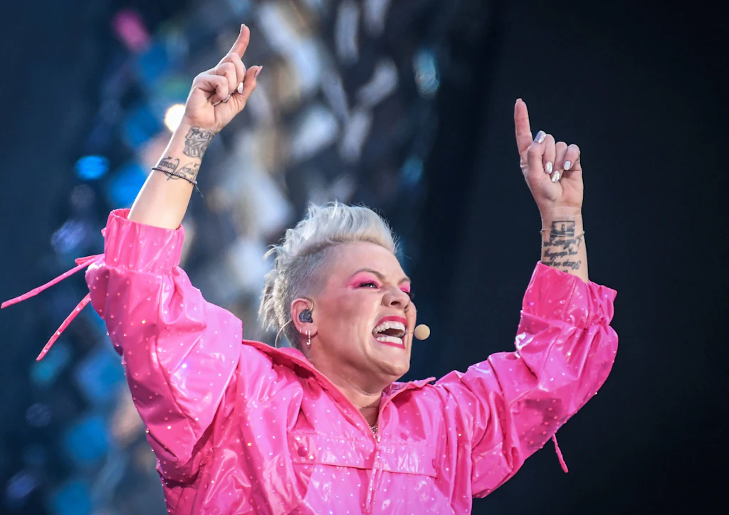 Peinlicher Moment: Pink schwärmt bei Konzert in Köln von Rammstein