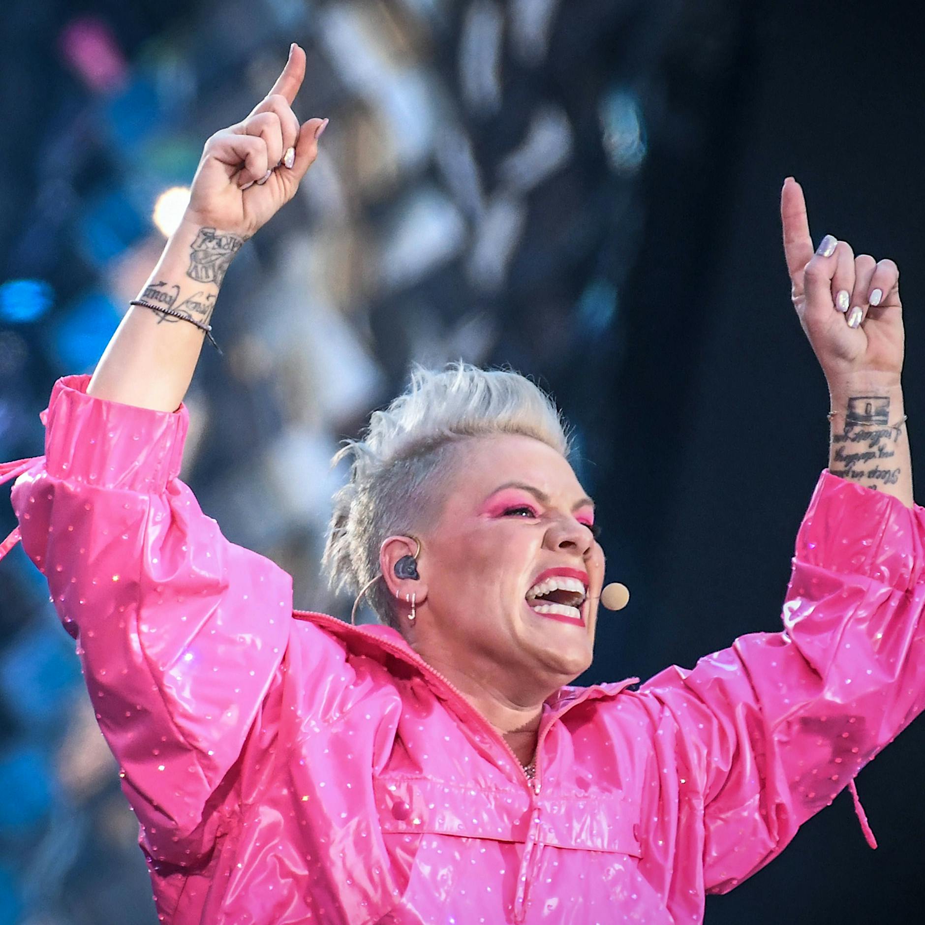 Fans bestürzt: Pink schwärmt bei Konzert in Köln von Rammstein