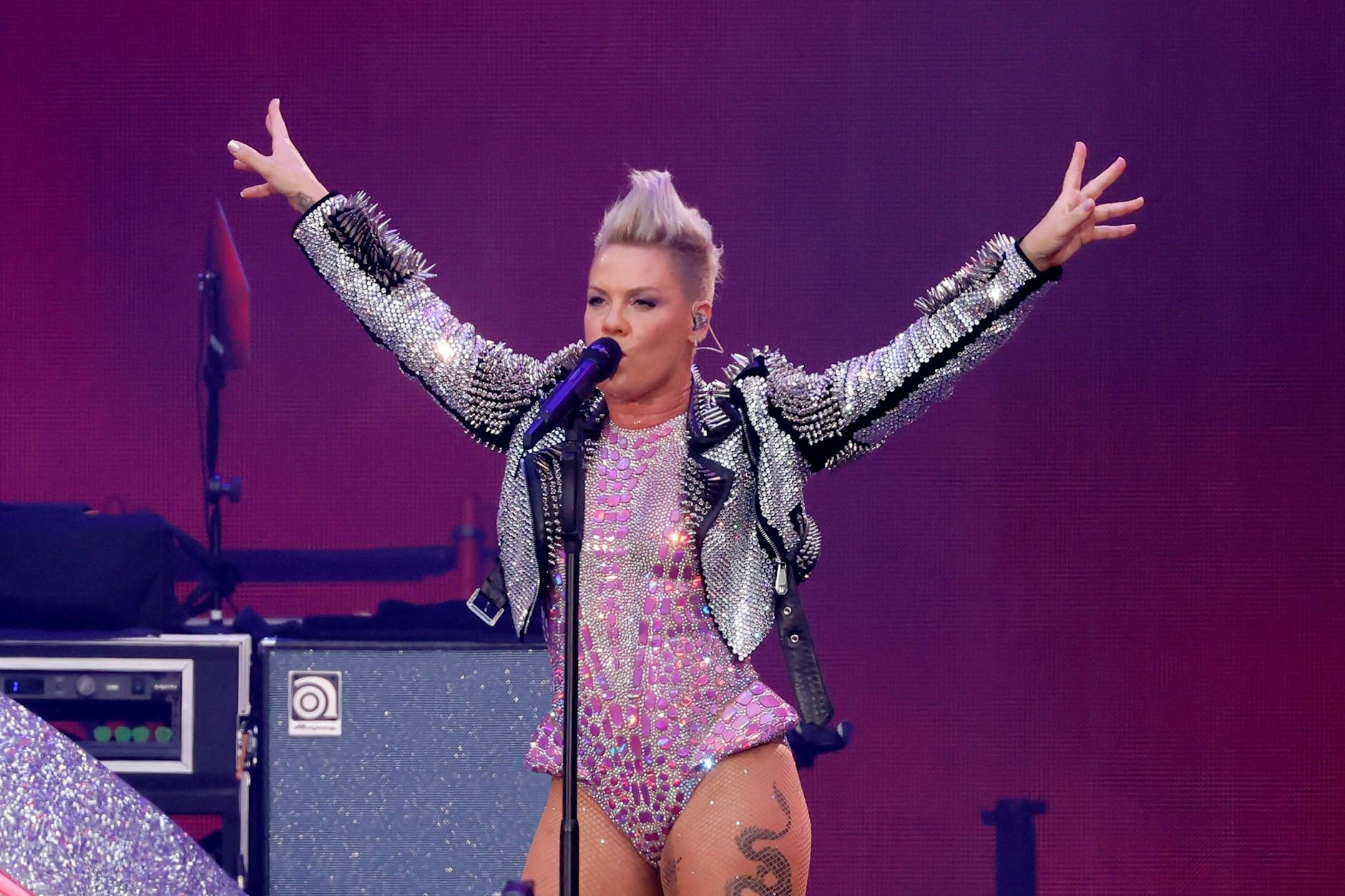 Lag falsch: Pink hat sich bei ihrem Konzert in Köln ordentlich blamiert.