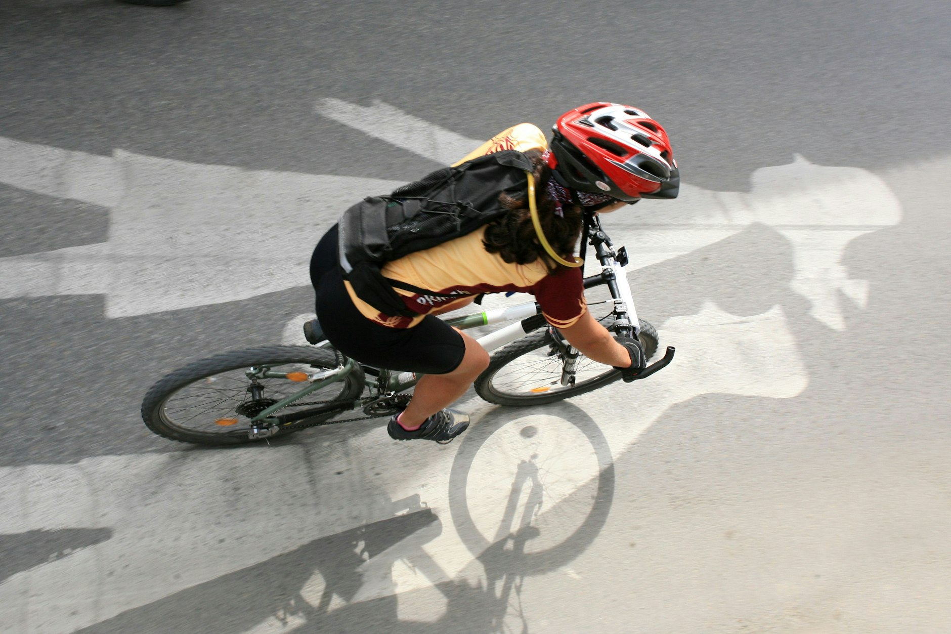 Eine Fahrradfahrerin