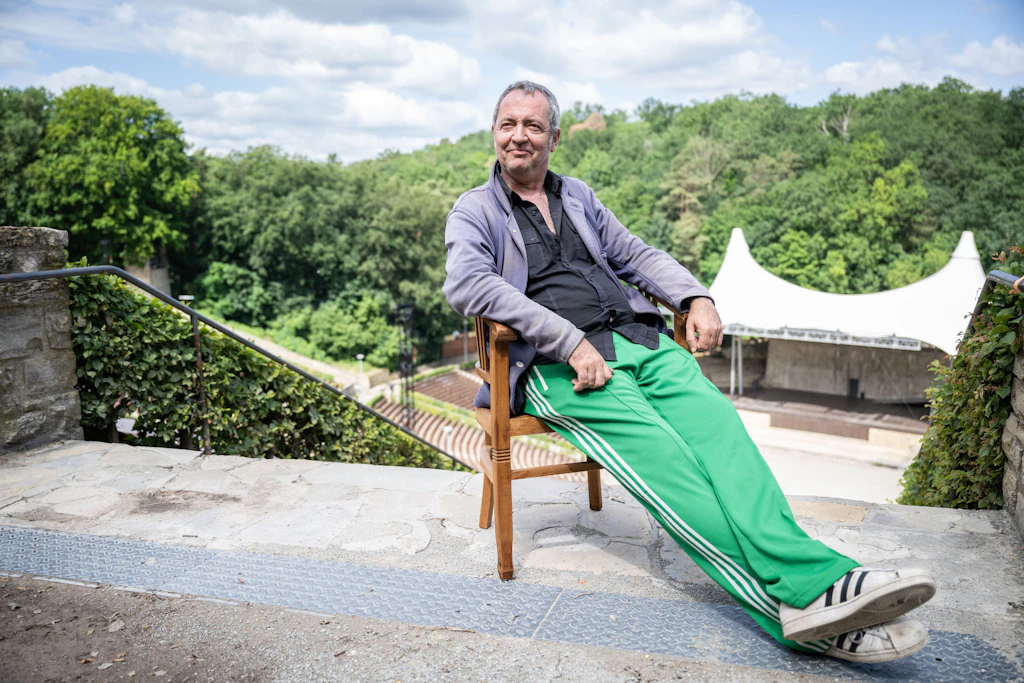 Rainald Grebe: Mit Krankenbett und Sauerstoffzelt in der Waldbühne!