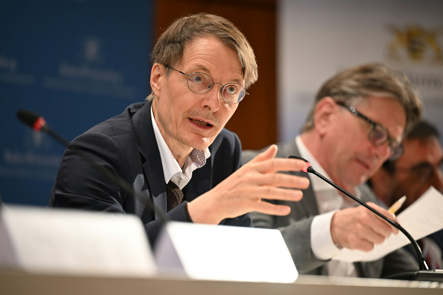 Bundesgesundheitsminister Karl Lauterbach (SPD) spricht bei der Gesundheitsminister-Konferenz.&nbsp;