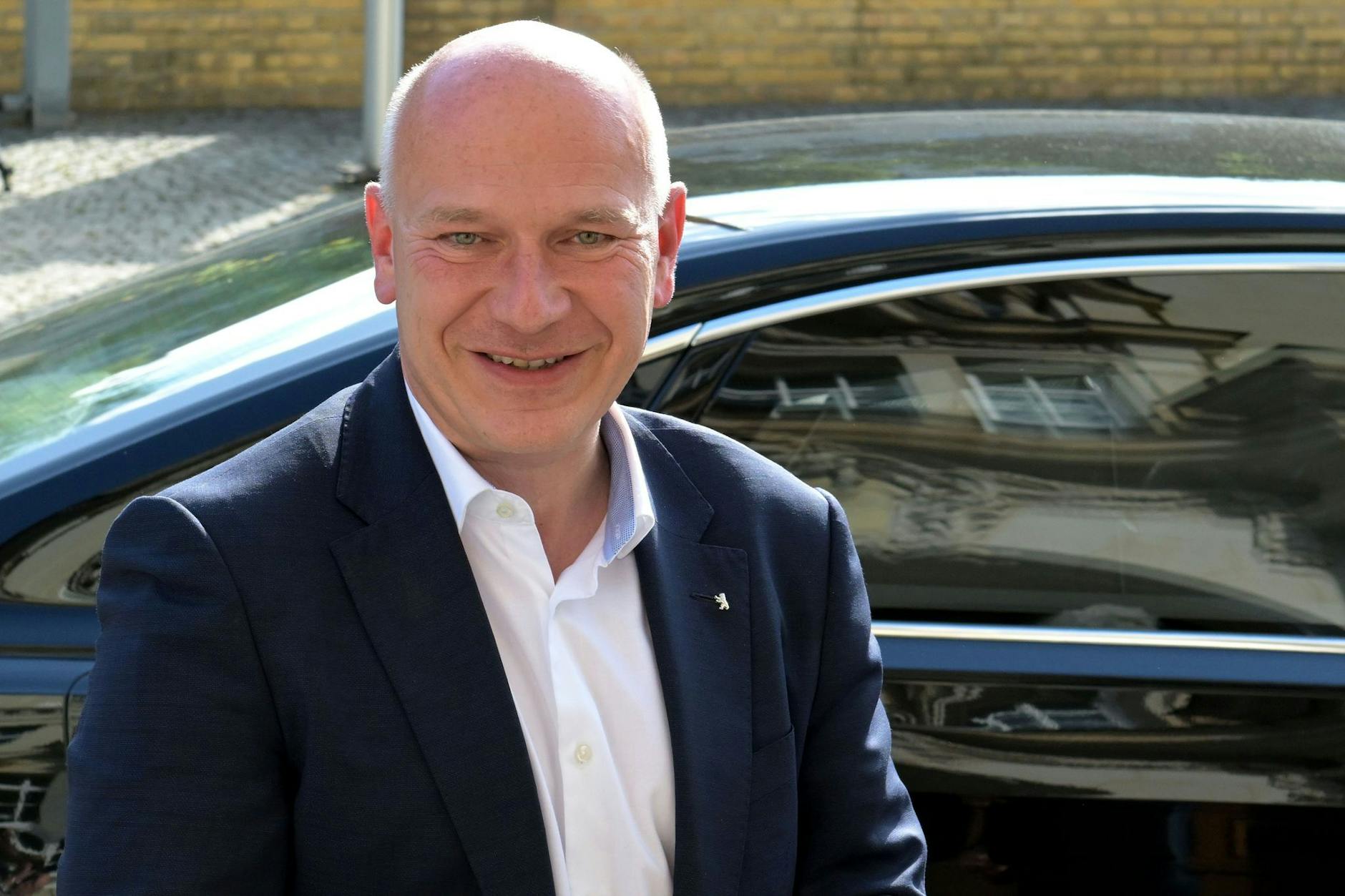 Kai Wegner, Regierender Bürgermeister von Berlin, ist im Straßenverkehr besonders umweltschädlich unterwegs.