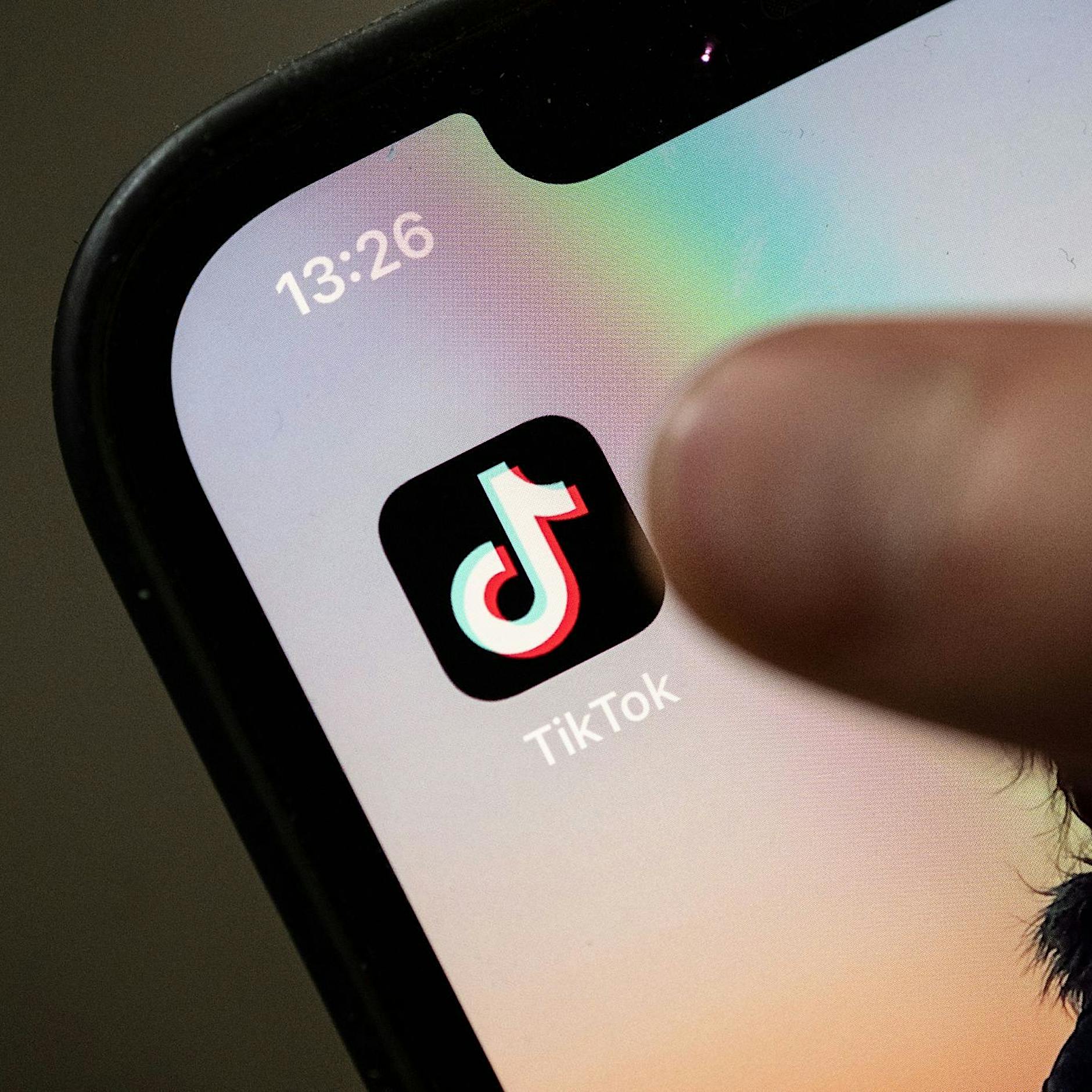 Jugendliche stirbt nach TikTok-Mutprobe: Vater appelliert an Eltern