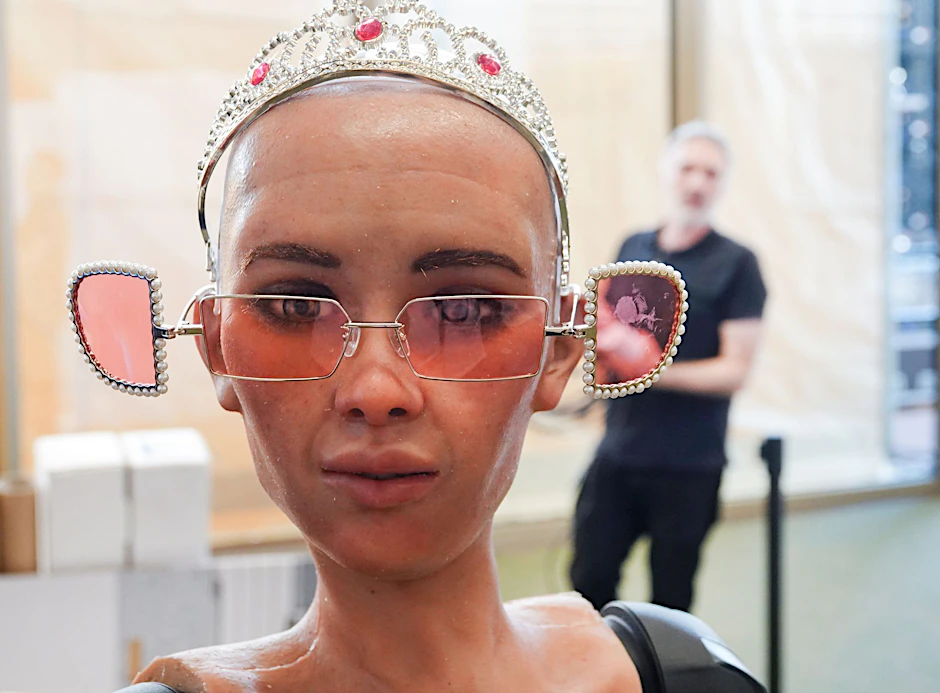 Roboter «Sophia» sei eine perfekte Bar-Frau, so Daniel Lofaro, Entwickler bei der Firma Hanson Robotics.  
