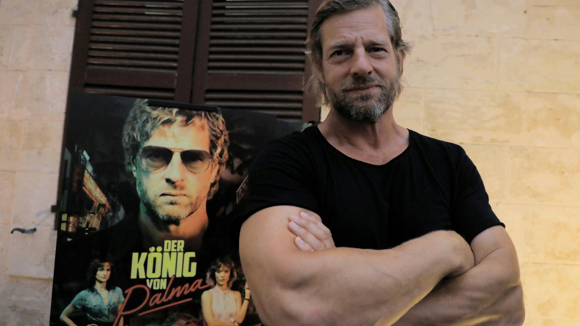 Schauspieler Henning Baum bei der Premiere der TV-Serie „Der König von Palma“ im Innenhof der Misericordia-Kirche in Palma de Mallorca. 
