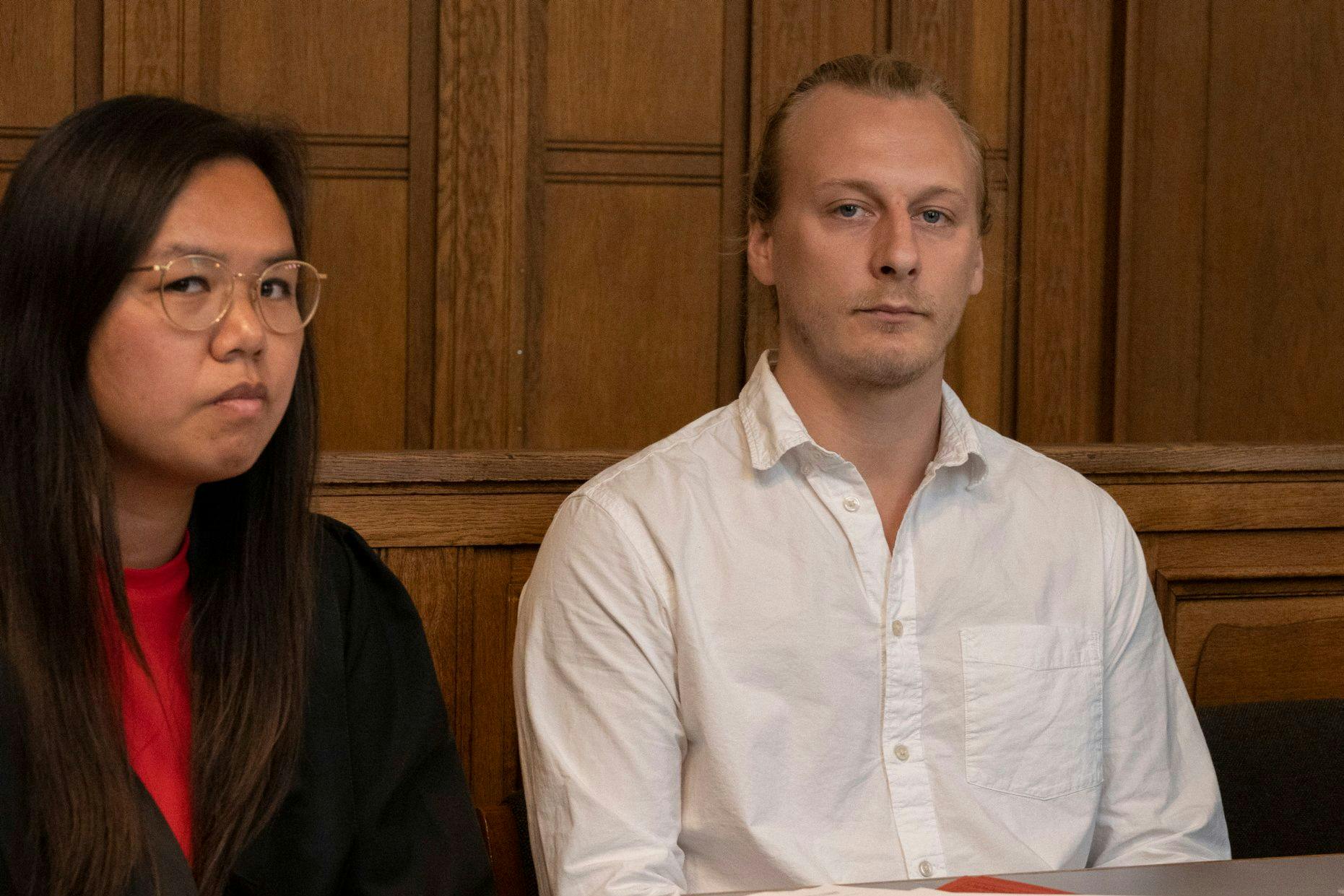 Der Angeklagte Julian L. (r.) mit seiner Anwältin Linh Steffen