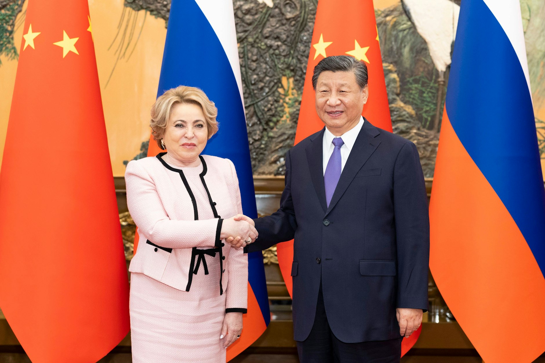 10. Juli 2023: Xi Jinping trifft sich in Peking mit der Sprecherin des Russischen Föderationsrates Walentina Matwijenko.