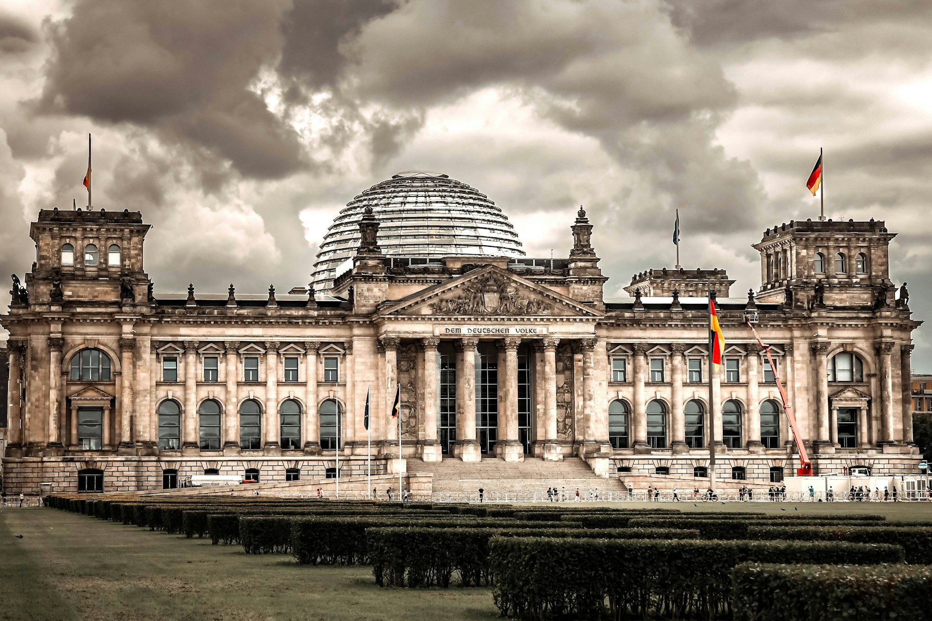 Im Vergleich zum Vorjahr sind mehr Menschen unzufrieden mit der Regierung.