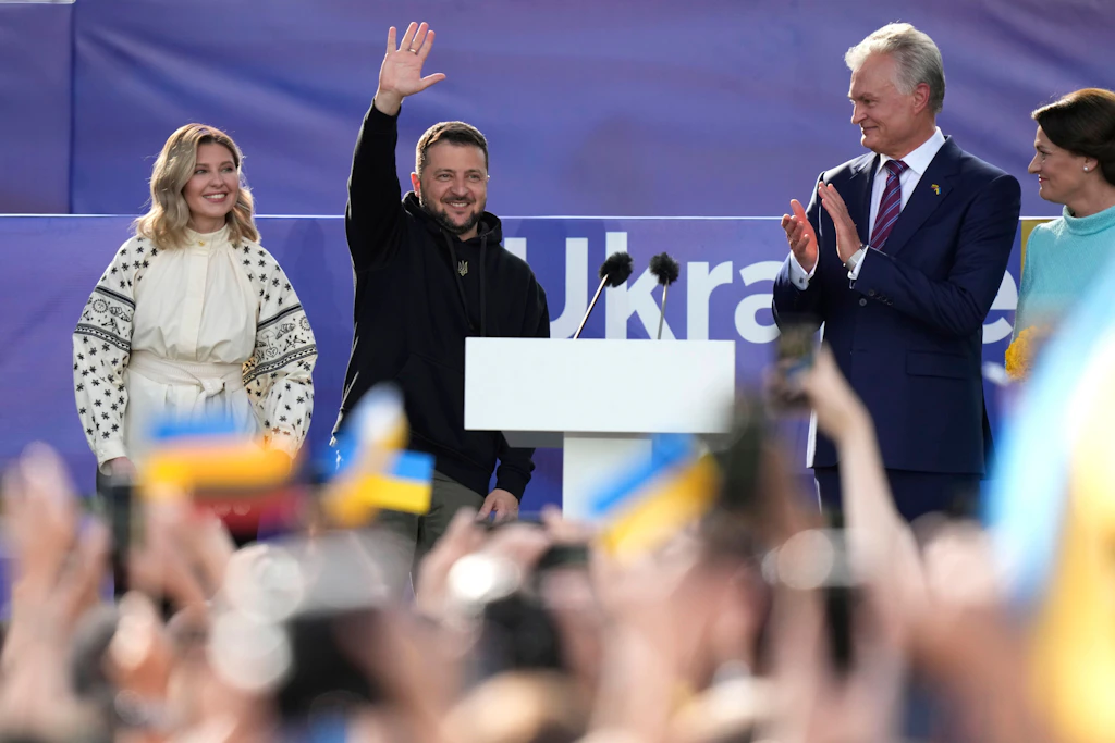 Nato-Gipfel: Selenskyj lässt sich in Vilnius von Bevölkerung feiern