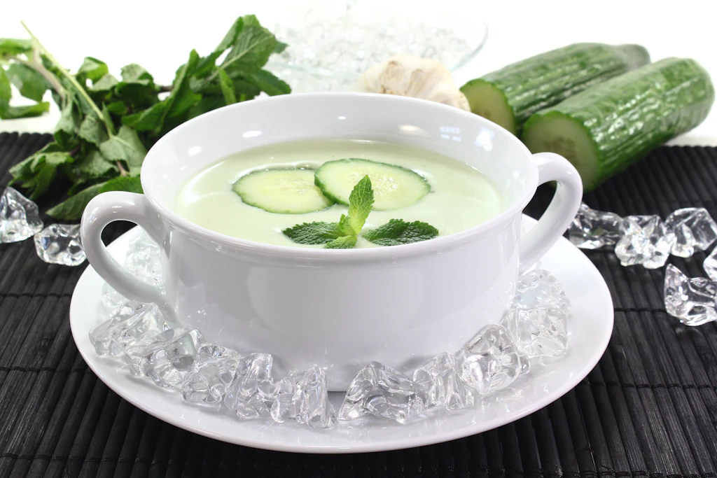 Kalte Gurkensuppe: Erfrischend und blitzschnell auf dem Tisch