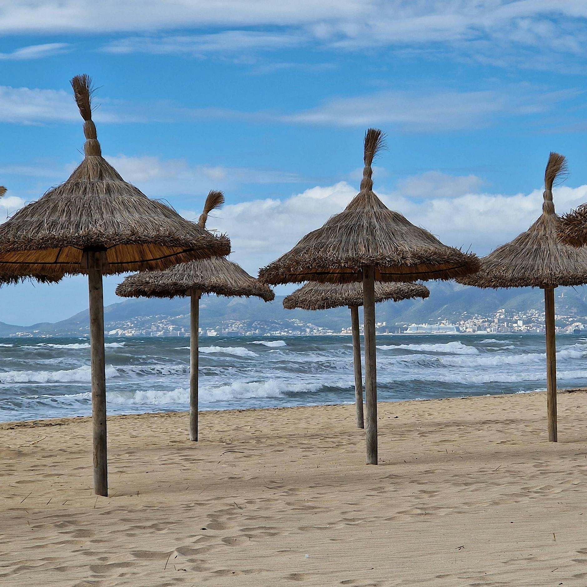 Strand Albercuix auf Mallorca wegen Fäkalien im Meer gesperrt